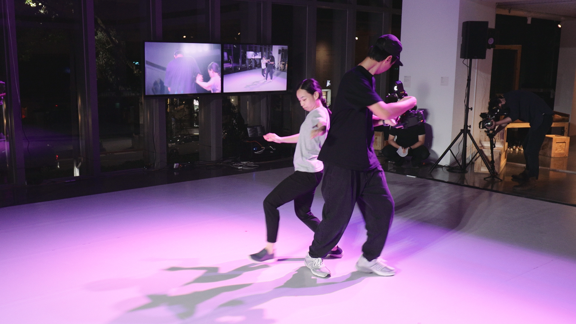 This is not a Dance Film, 2023, live performance at MoNTUE, 2022.11.19. Photo: 徐翊嘉