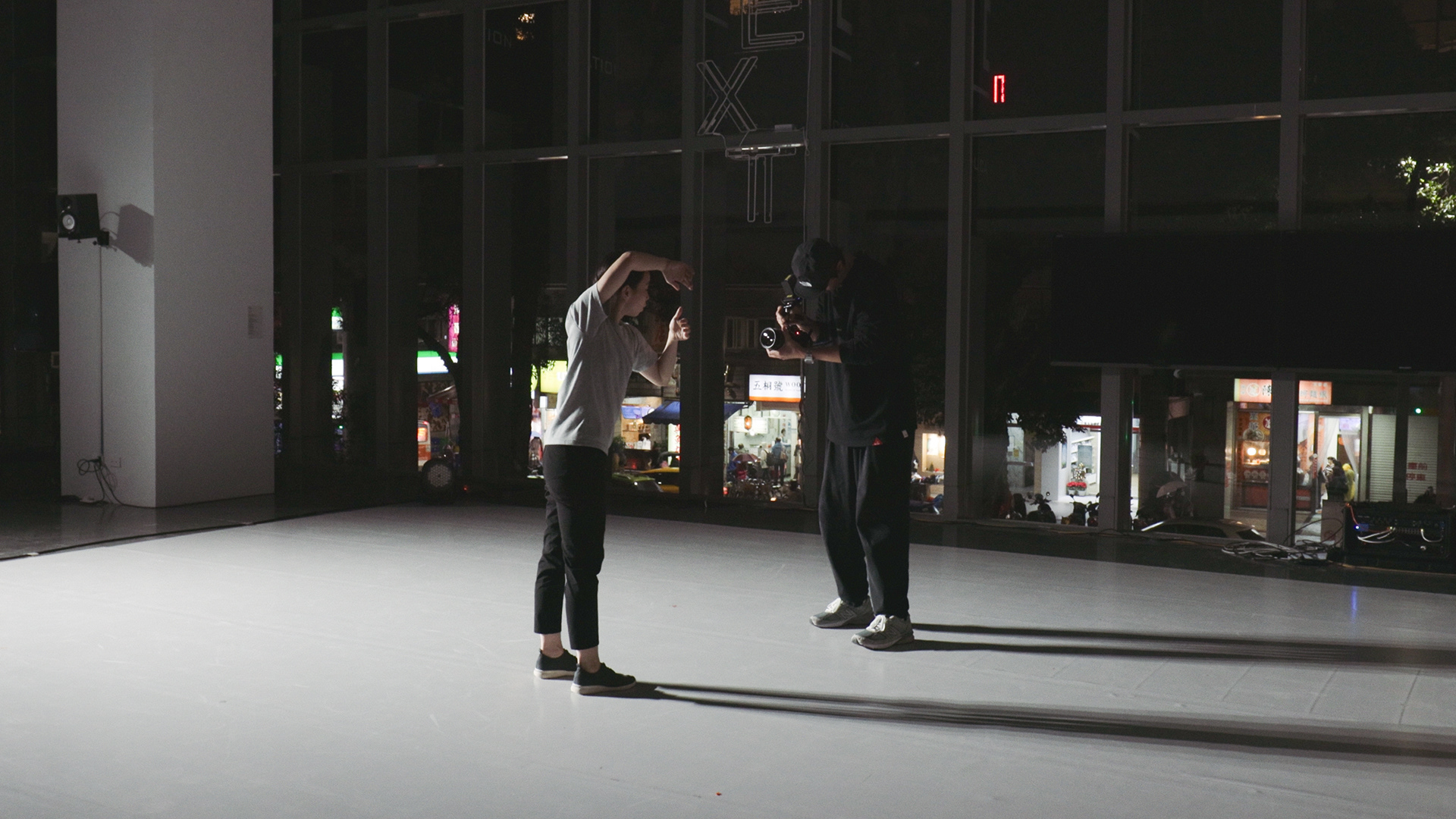 This is not a Dance Film, 2023, live performance at MoNTUE, 2022.12.14. Photo: 徐翊嘉