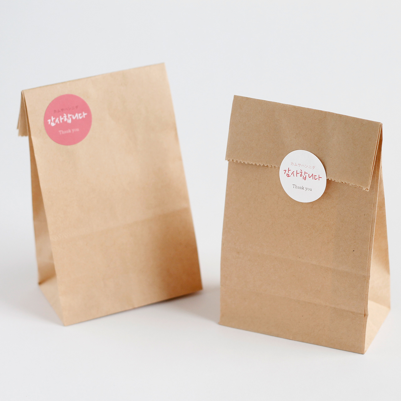 大人字風の書体を用いた韓国語のシール