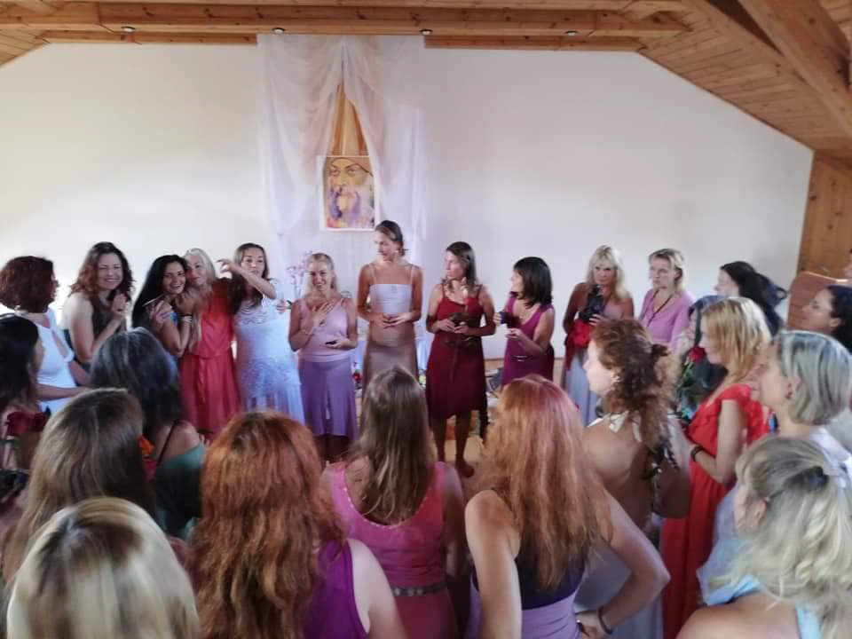 Kruh čerstvých lektoriek Esencie Bohyne v Lažánkach pri Brne.