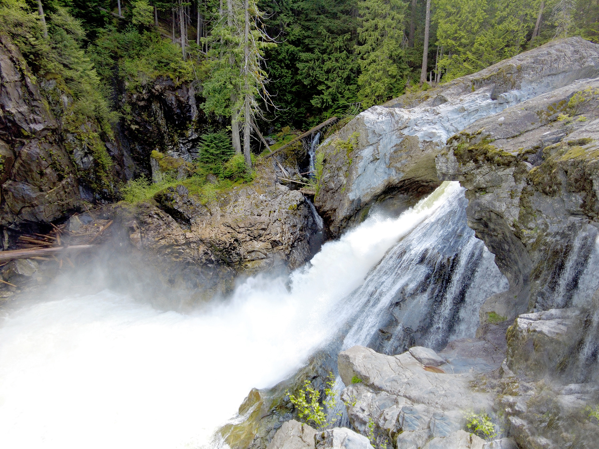 Nairn Falls Provincial Park , Canada