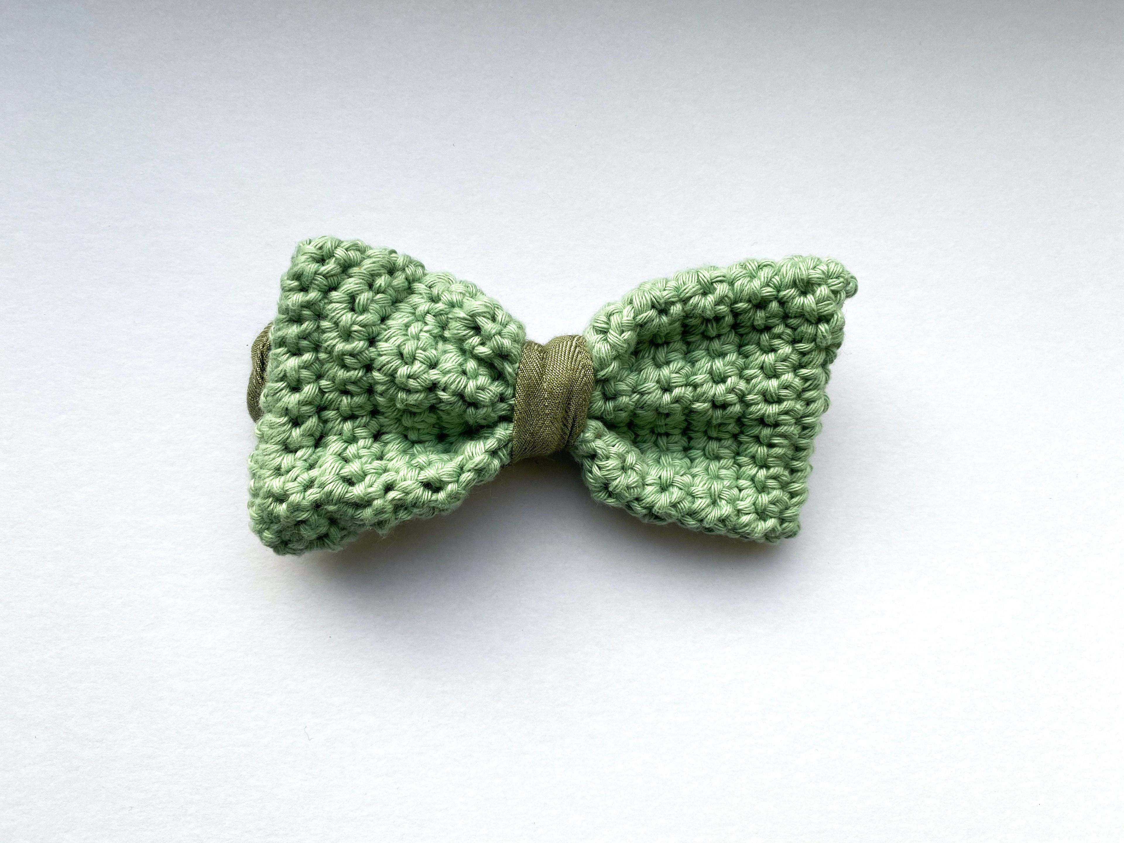 KnititUp vlinderdas groen gehaakt