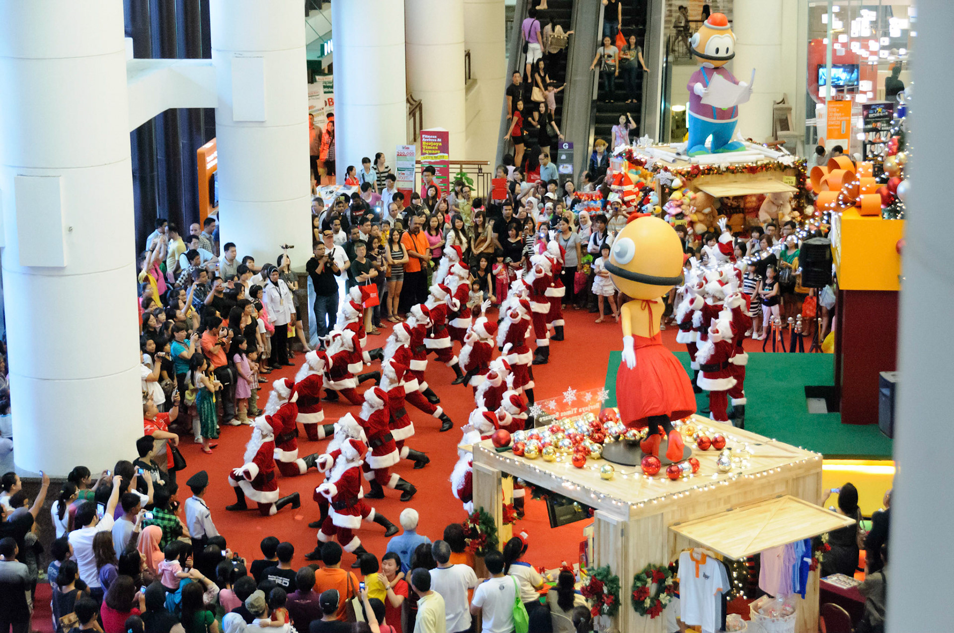 Dancing Santa's in Berjaya Times Square