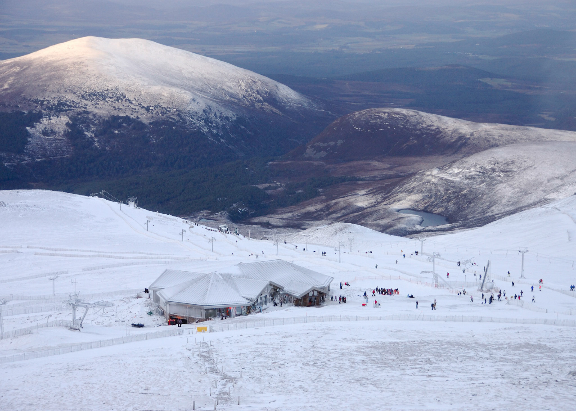 Ptarmigan Station with Meall a' Bhuachaille behind