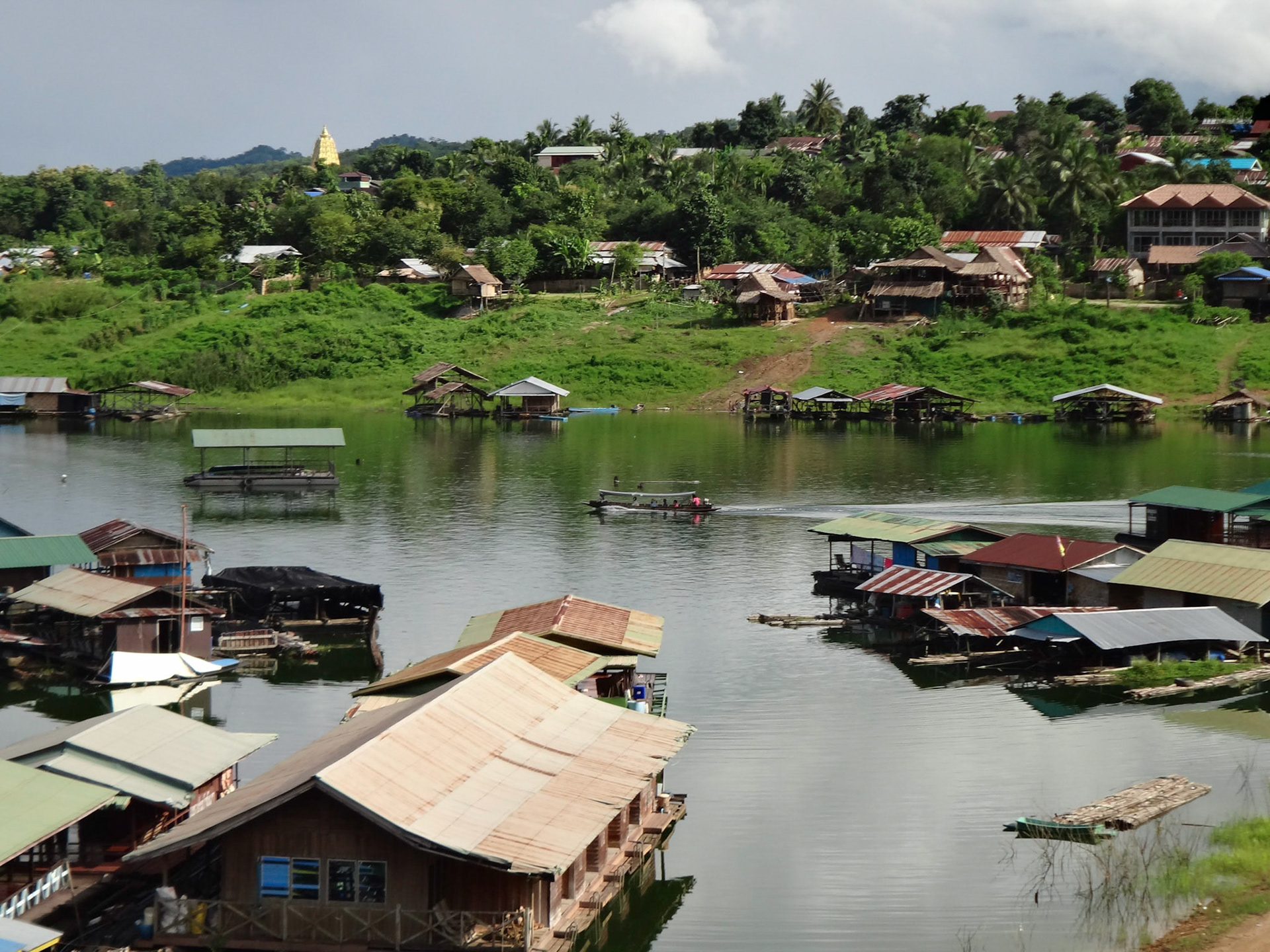 Khao Laem Reservoir, Sangklaburi