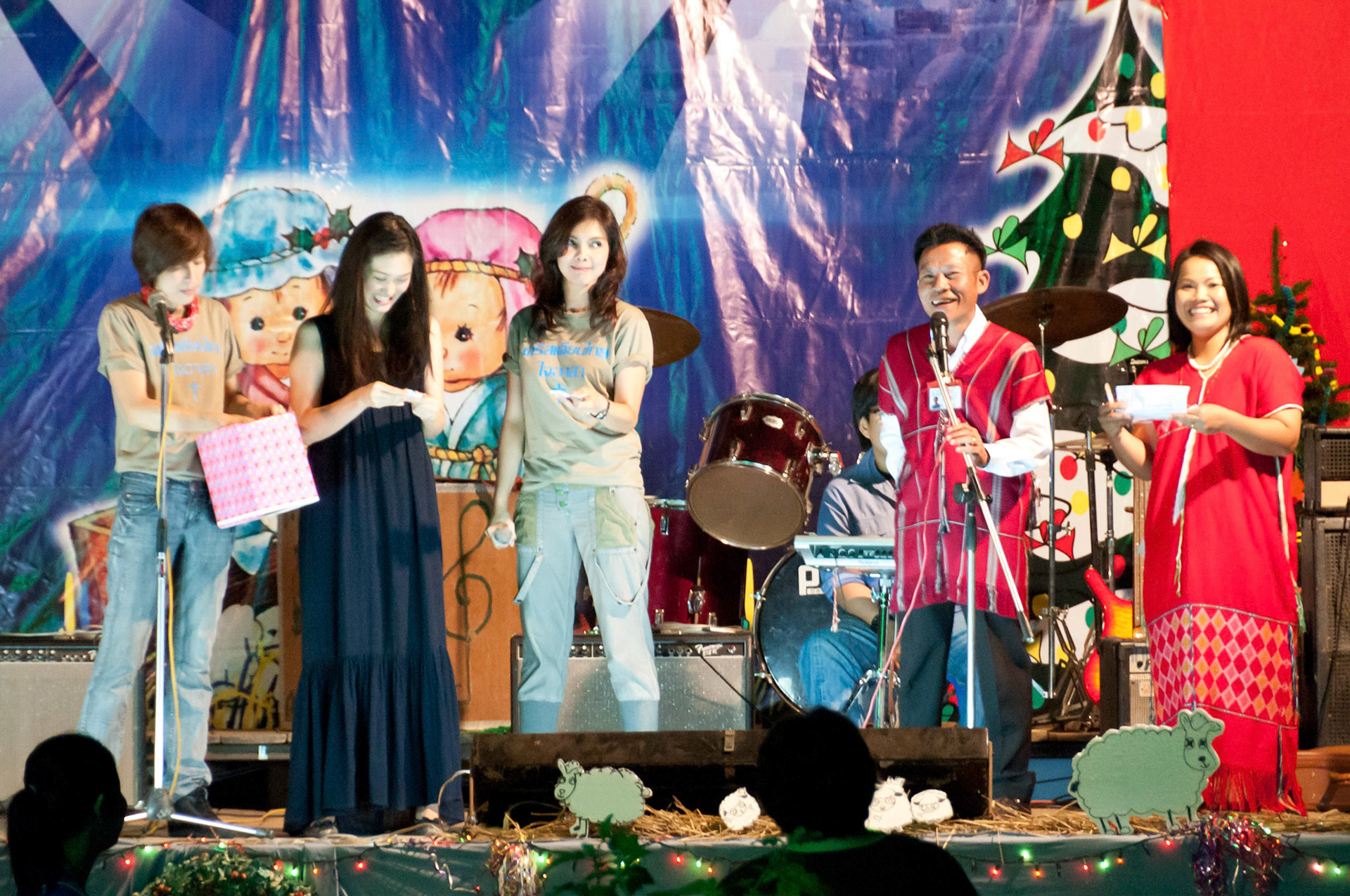 Anchalee and her group pick raffle numbers