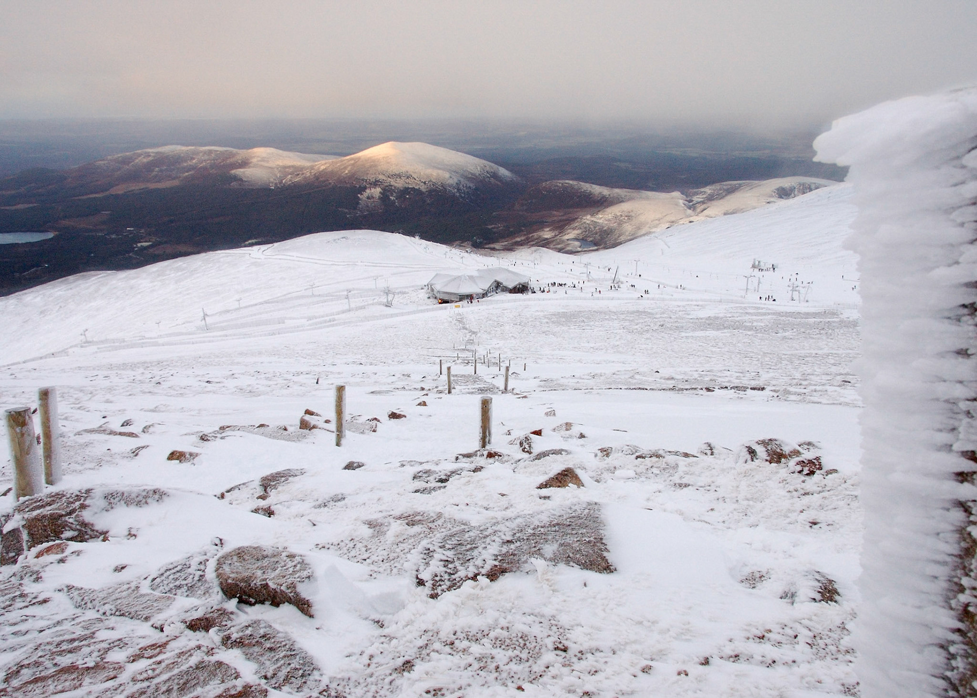 The very icy path back down to Ptarmigan Station