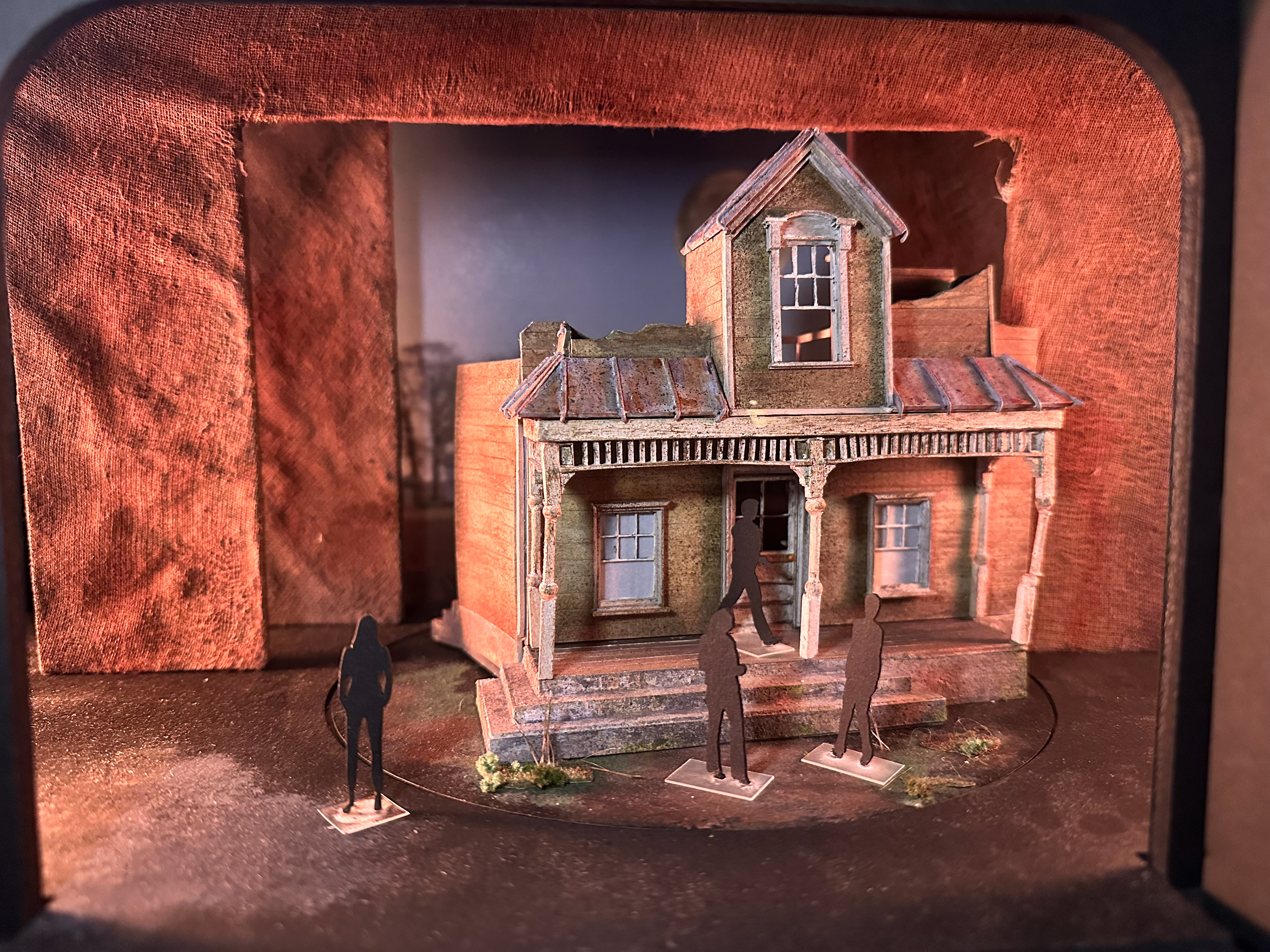 EXTERIOR OF CAROLINE'S HOUSE