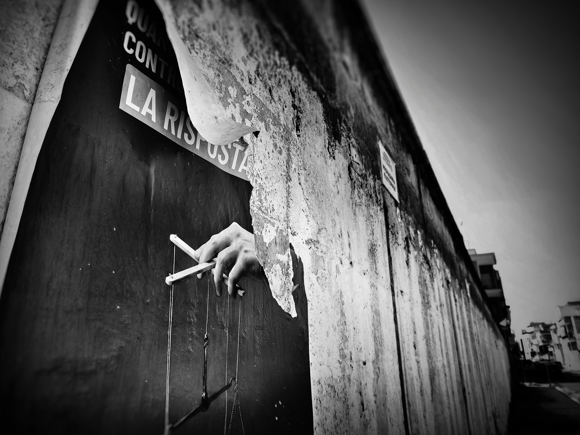 Manifesti burattinai.
