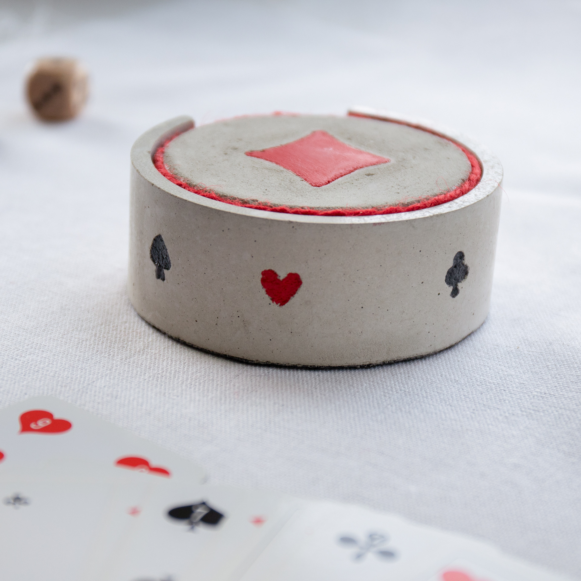 Faites vos jeux: boite de rangement motifs gravés