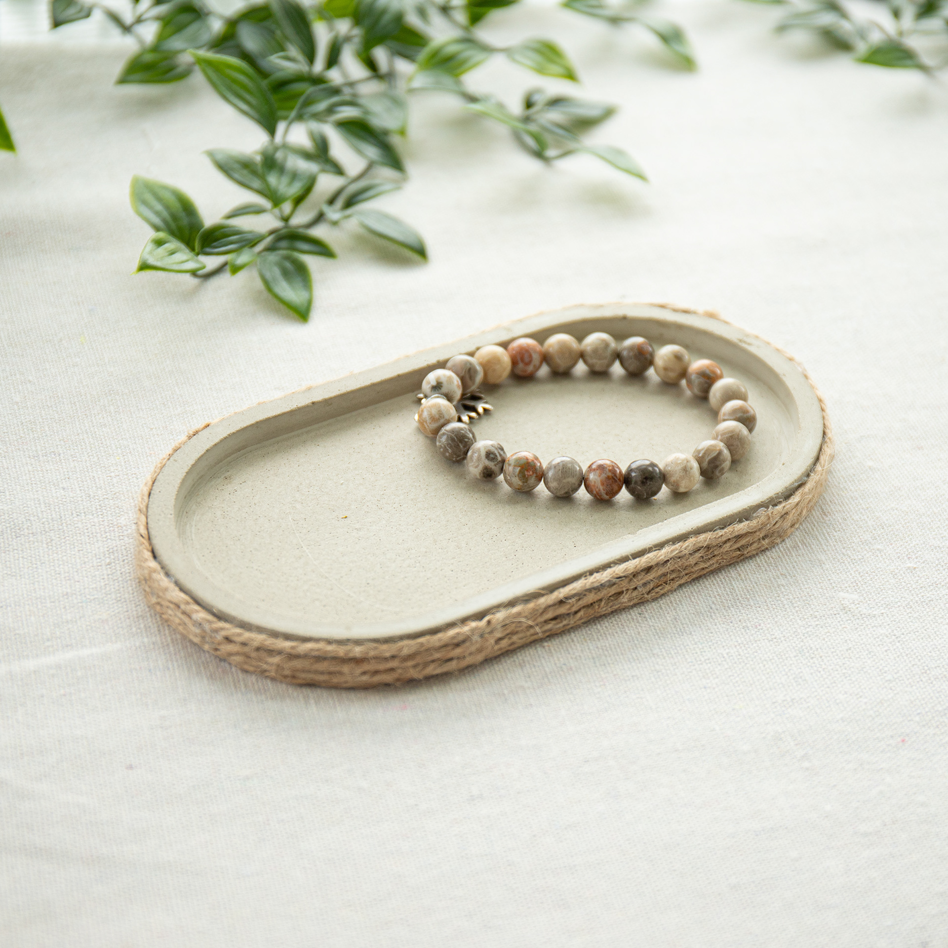 Trame Minérale: Coupelle en béton 10cm X 18cm: porte stylos ou lunettes, présentoir à bijoux...