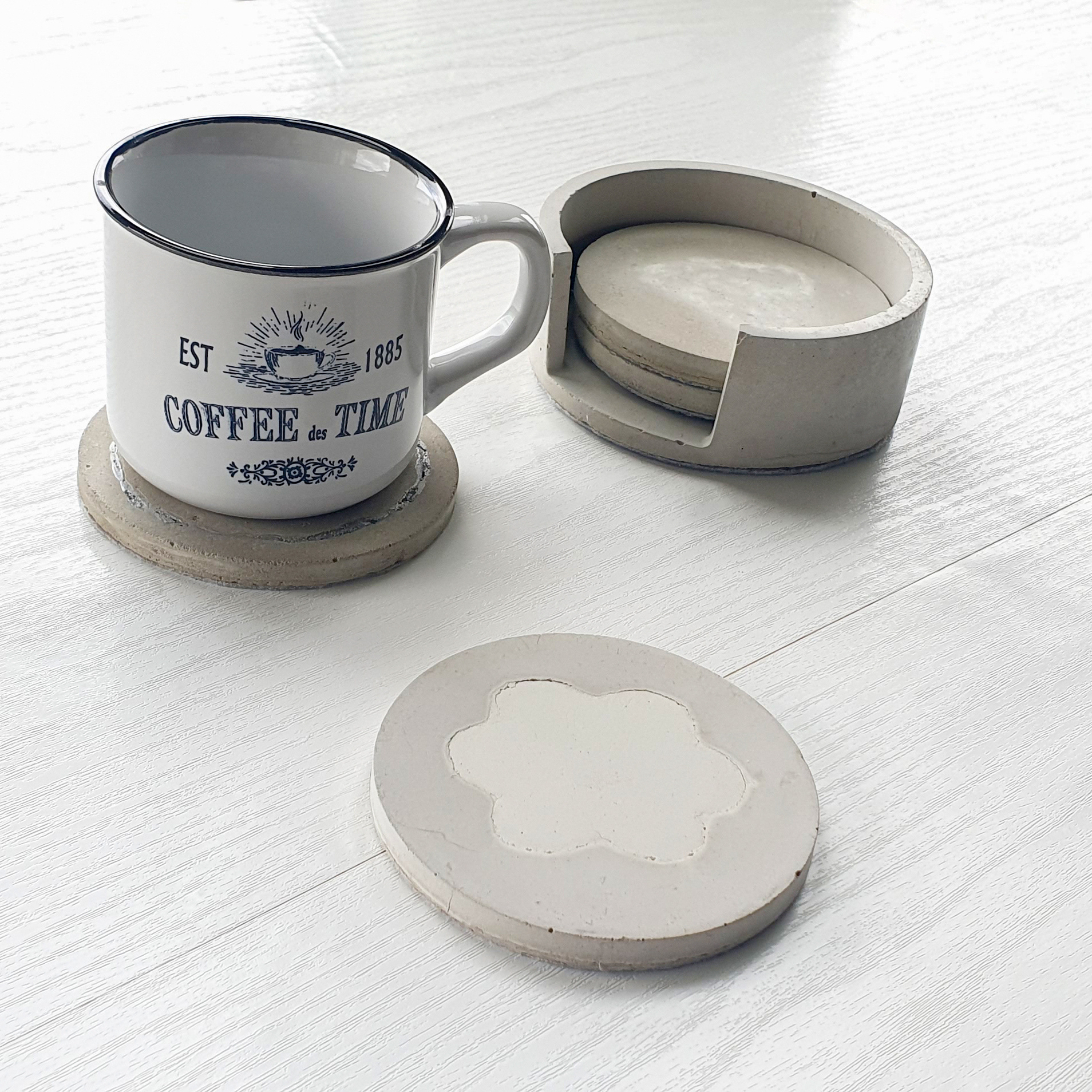 Roches Paisibles: Idéal pour verres de vin, tasse de café/thé