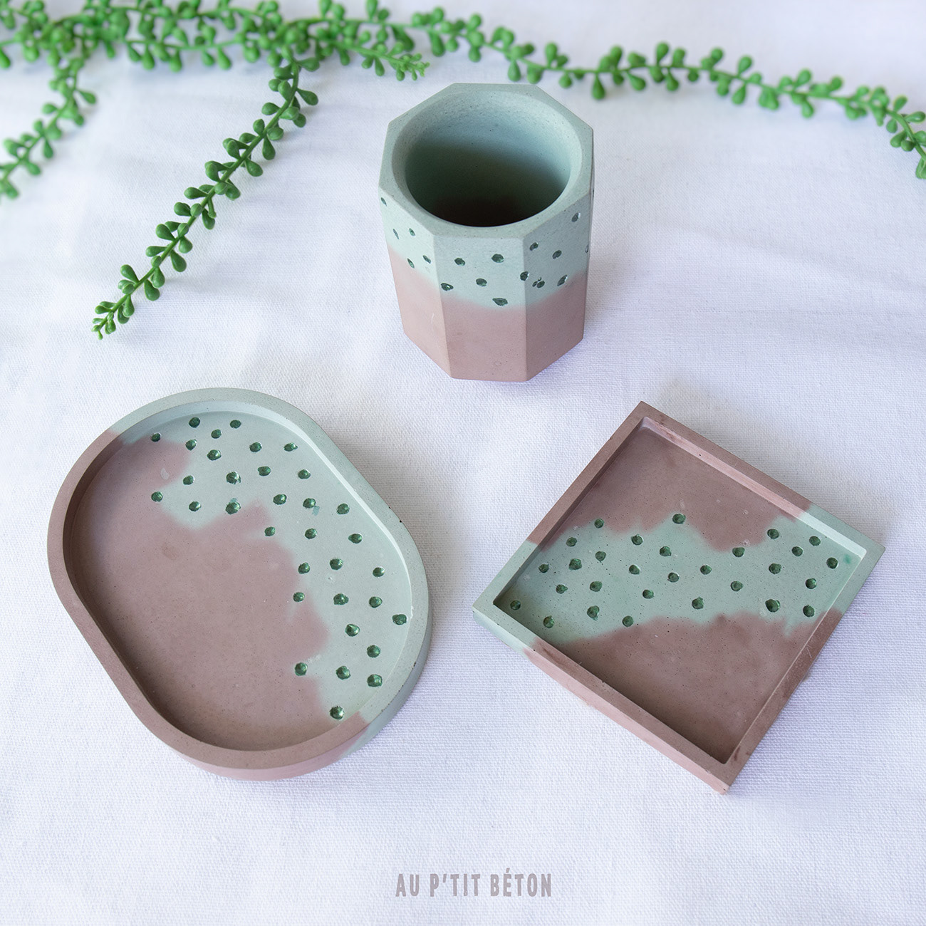 Jardin Secret: 3 pièces en béton teinté et gravé