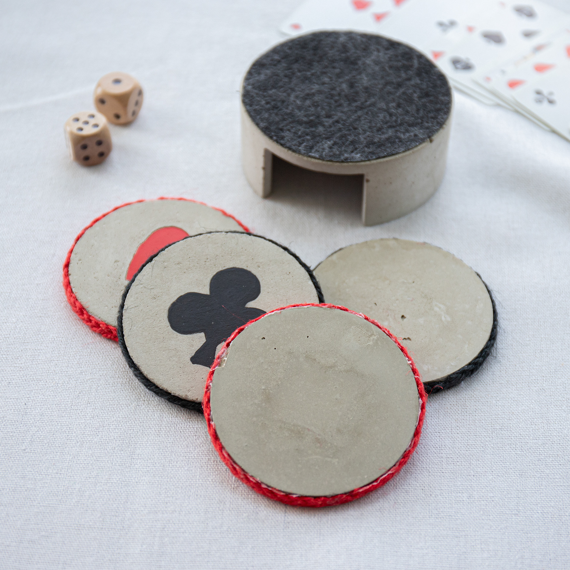 Faites vos jeux: dessous de verre en béton avec boite de rangement