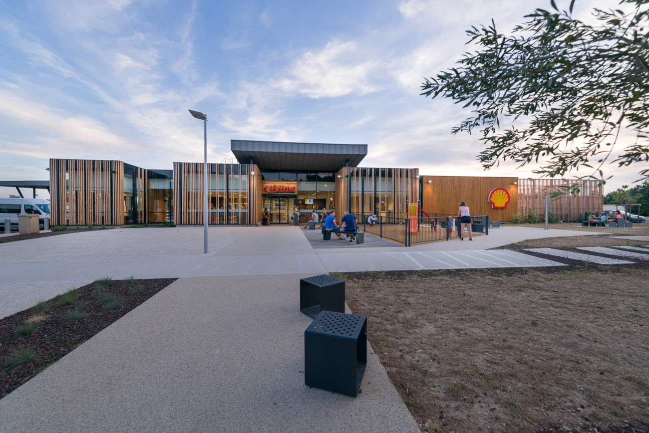 Station, Vinci autoroutes, In Fine, Montelimar.