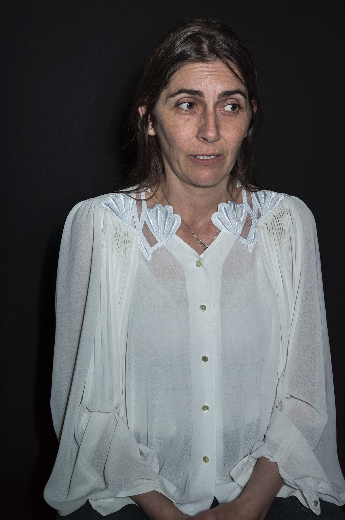 Ce qui me fait le plus peur c'est l'après. Pour le moment il y a cette espèce de distance. Tu ne fais pas la bise, etc.... Mais une fois que le confinement sera terminé car il ne sera pas éternel, comment tu vas vivre ??? Tu vas refaire la bise à tout le monde comme si rien ne c'était passé ?? Serrer la main aux gens ?? Je ne sais pas...