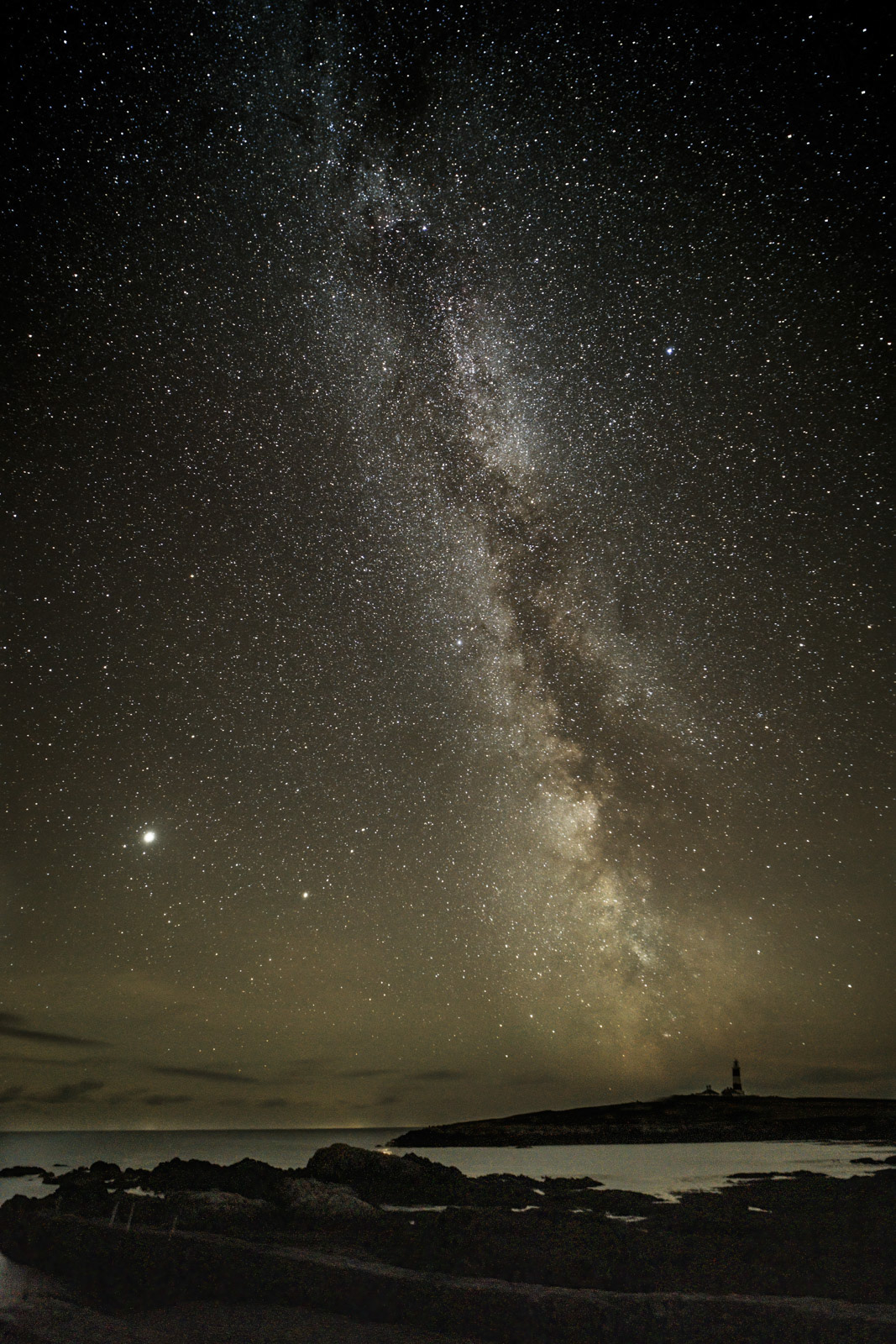 10th Oct 21: A fairly cloud free sky gave me the best opportunity of the week to capture the MW and the Lighthouse.