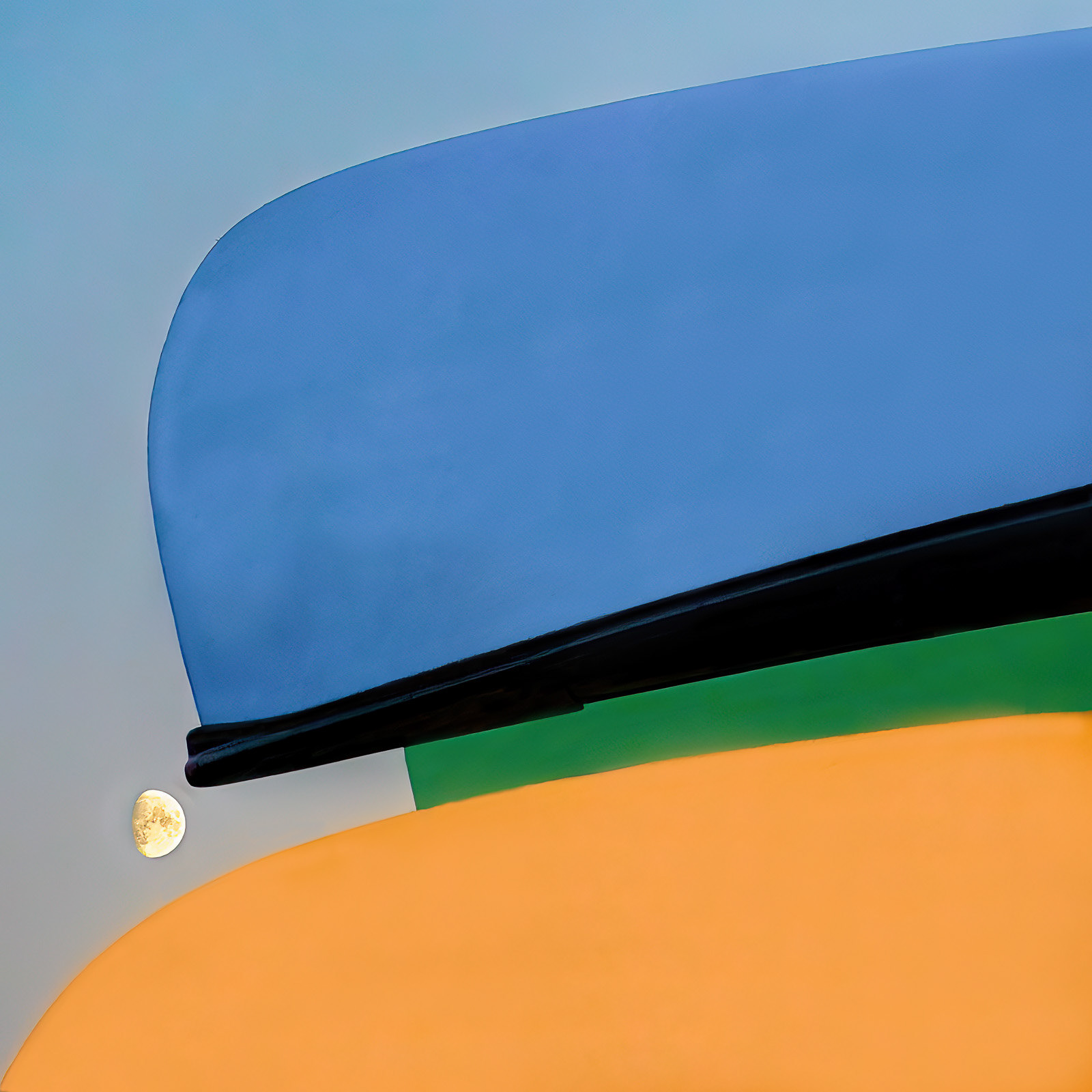 5 Oct 22 The Moon and the Canoes