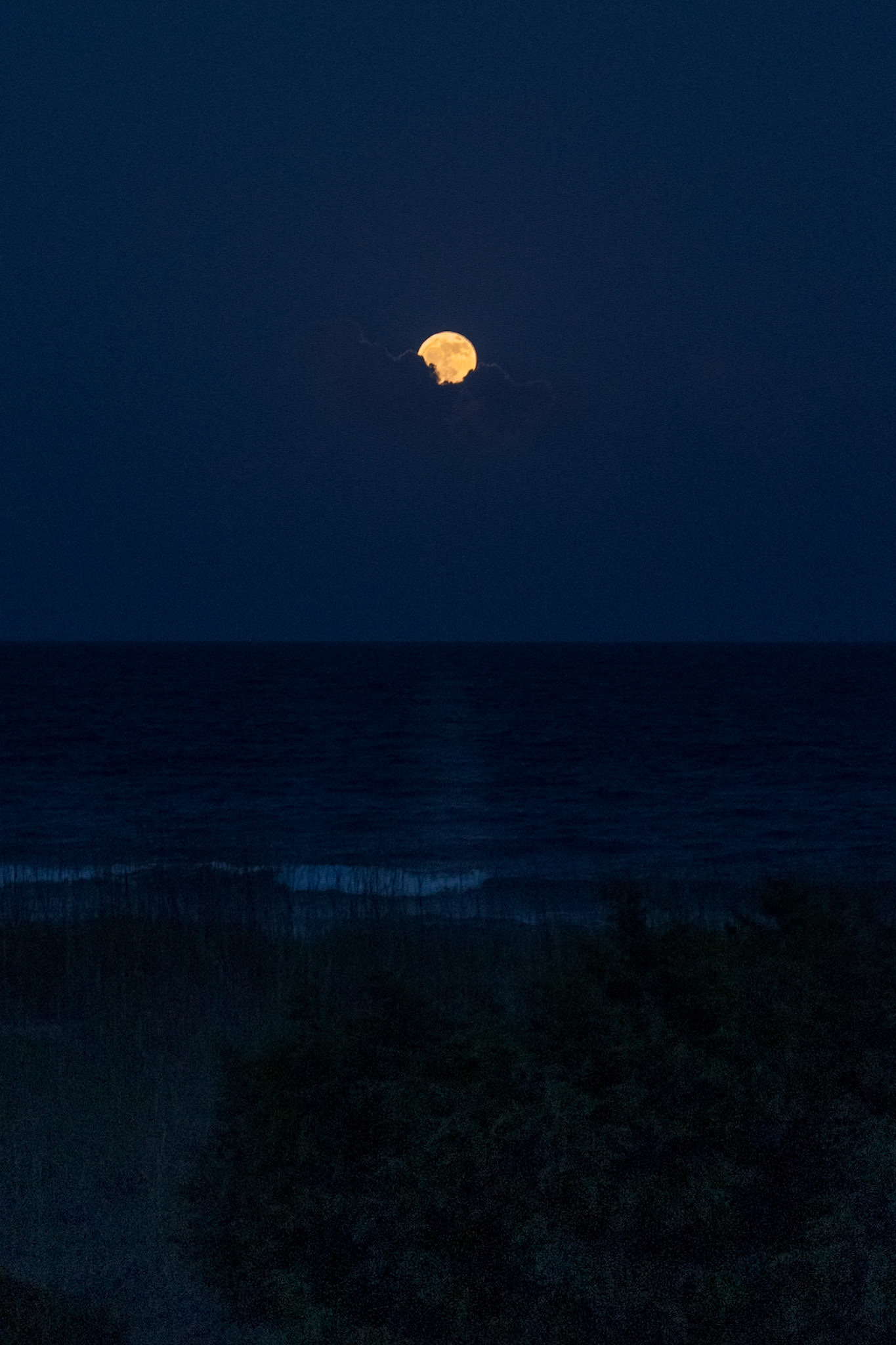Full moon 10, OIB east end