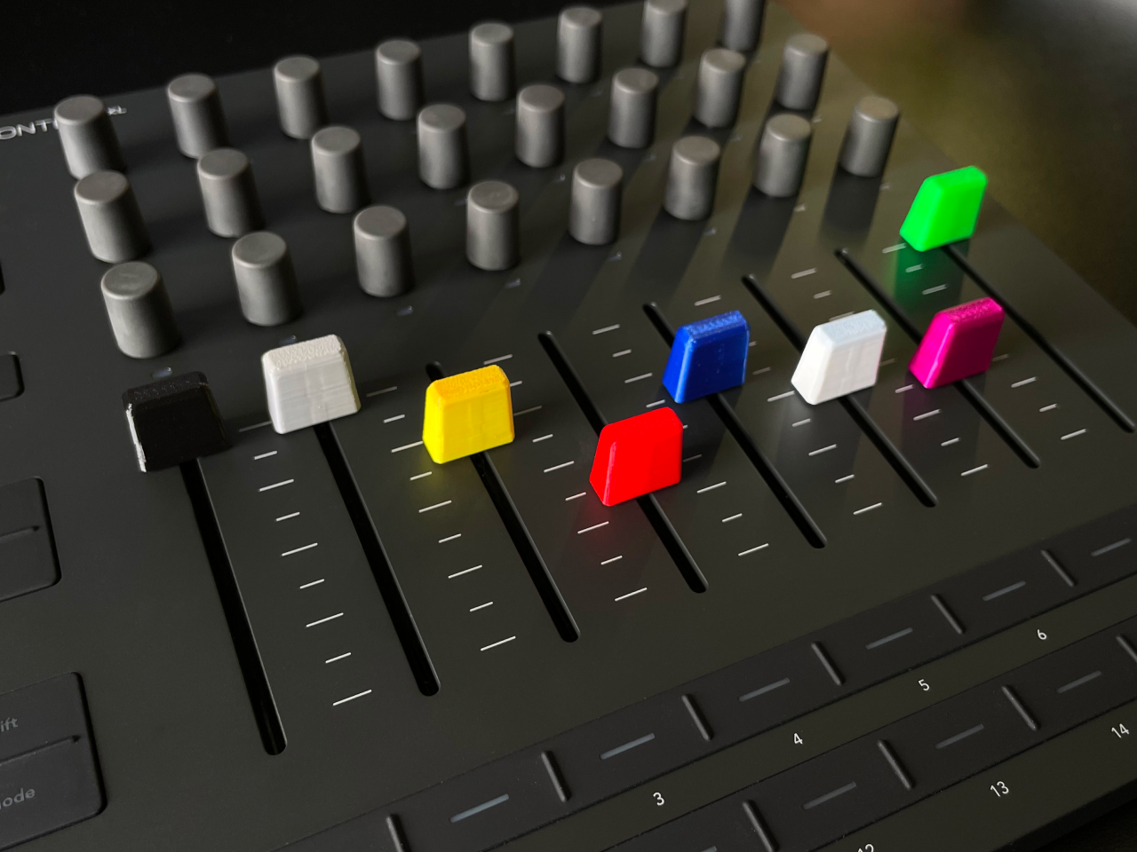NOVATION LAUNCH CONTROL XL 3 FADER