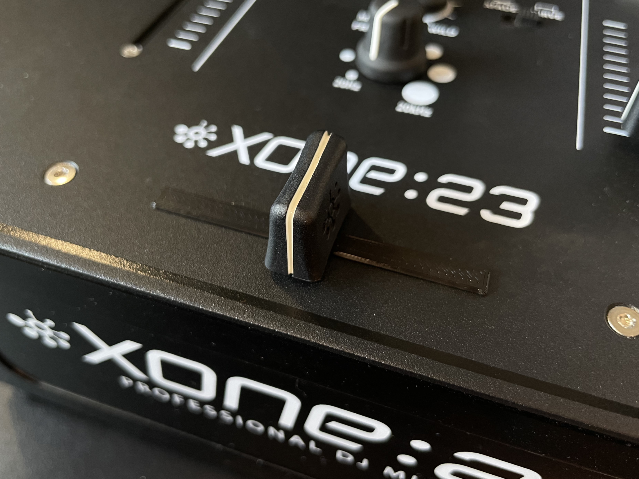 XONE 23 FADER LOCK