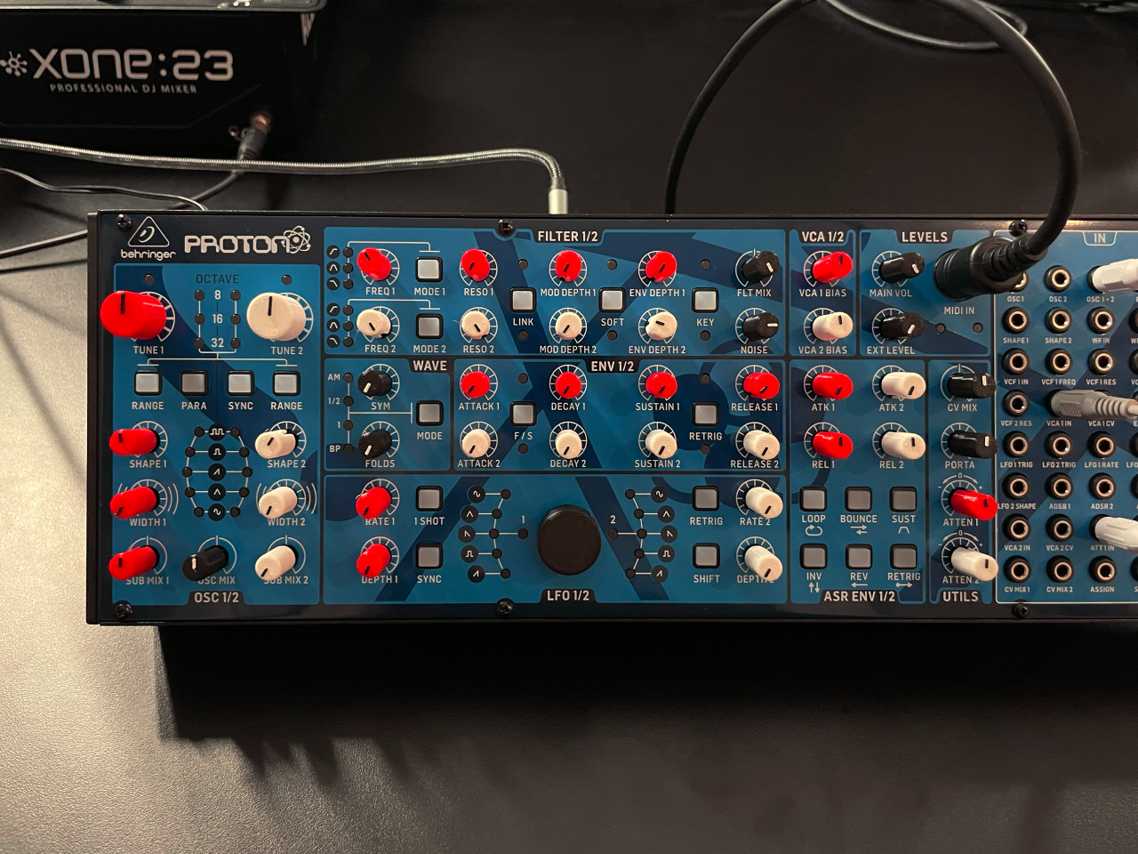 BEHRINGER PROTON KNOBS WITH INDICATOR