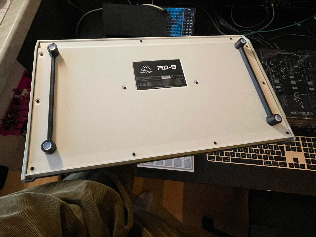 BEHRINGER RD-9 RISER FEET