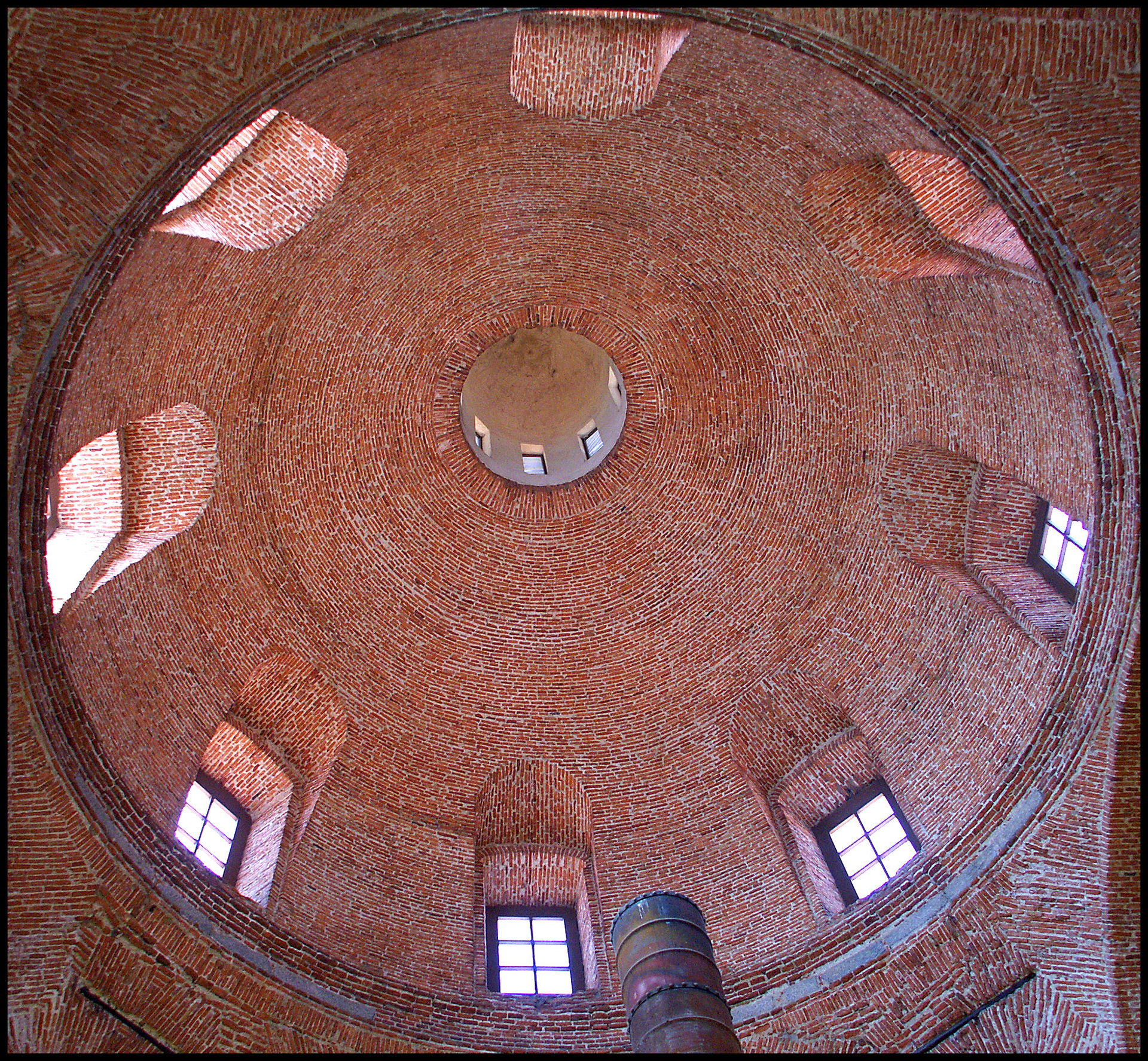 Cúpula en la Real Fábrica de Vidrio de la Granja. Ampliar