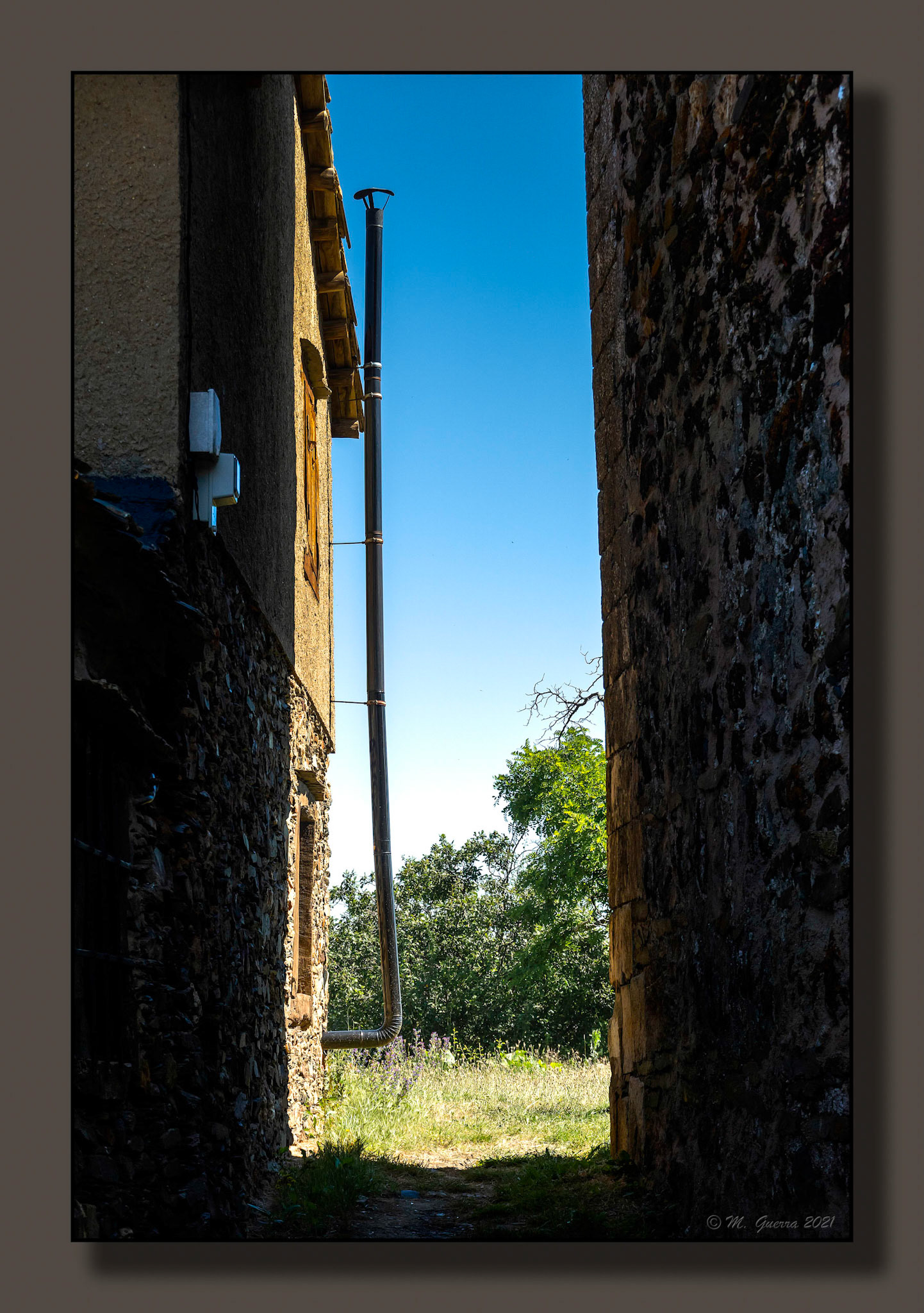 Chimenea de ventilación en una casa de el Muyo
