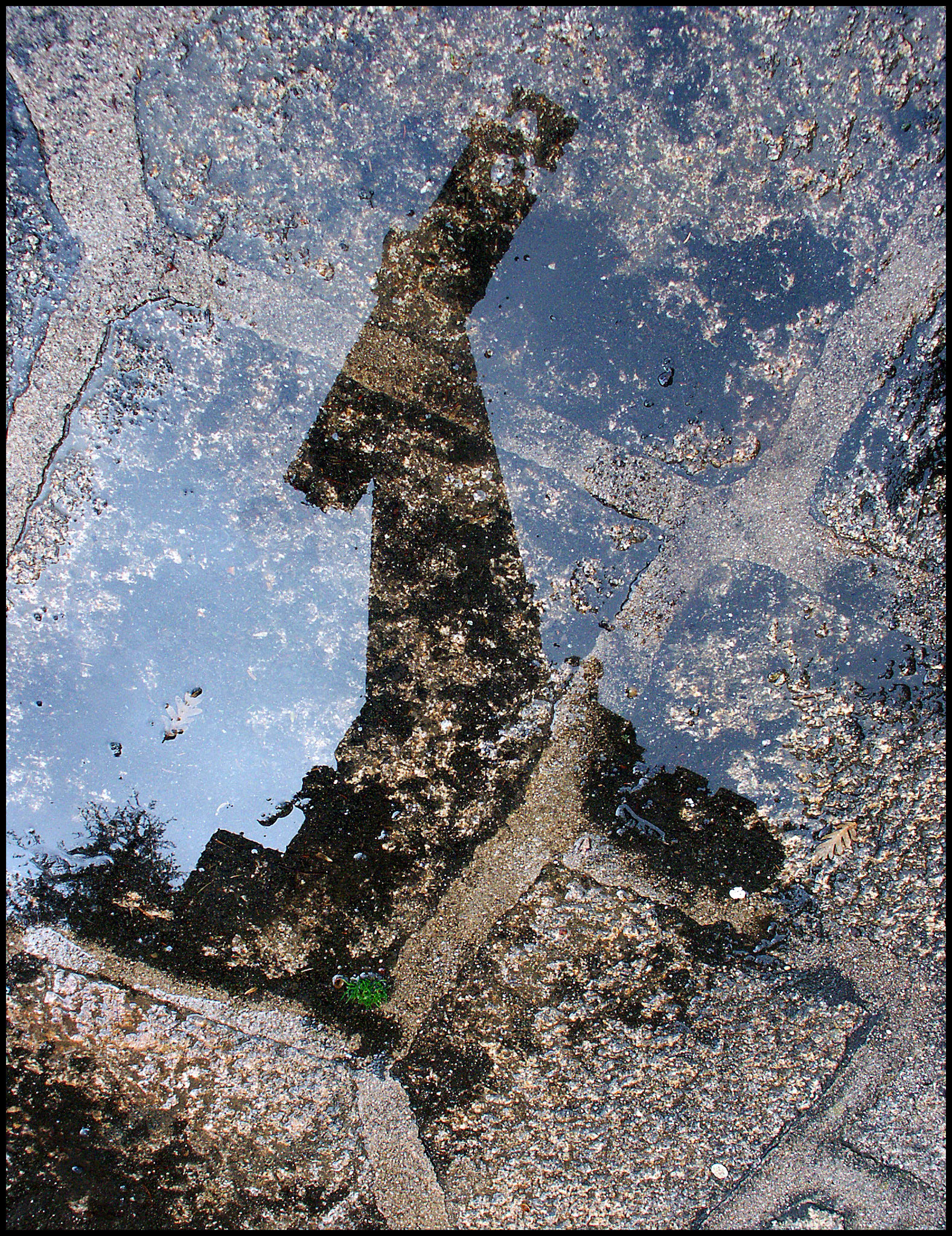 Reflejo de la Cruz de los Caídos. Ampliar