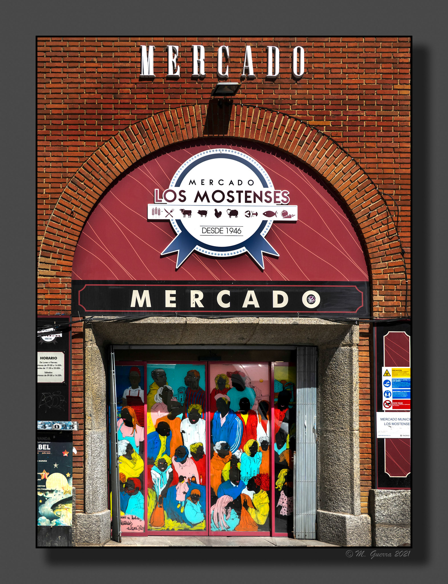 Puerta de acceso al mercado de los Mostenses