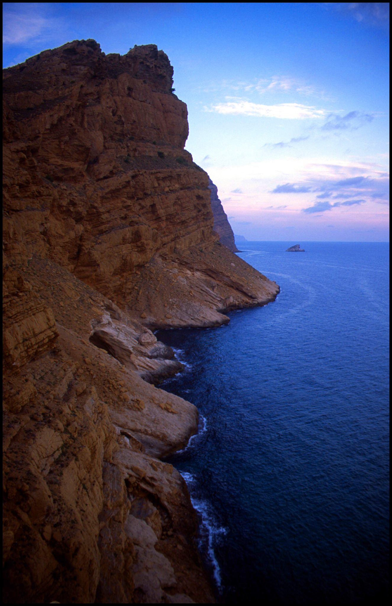 Las montañas heladas de Benidorm. Ampliar. 100ASA