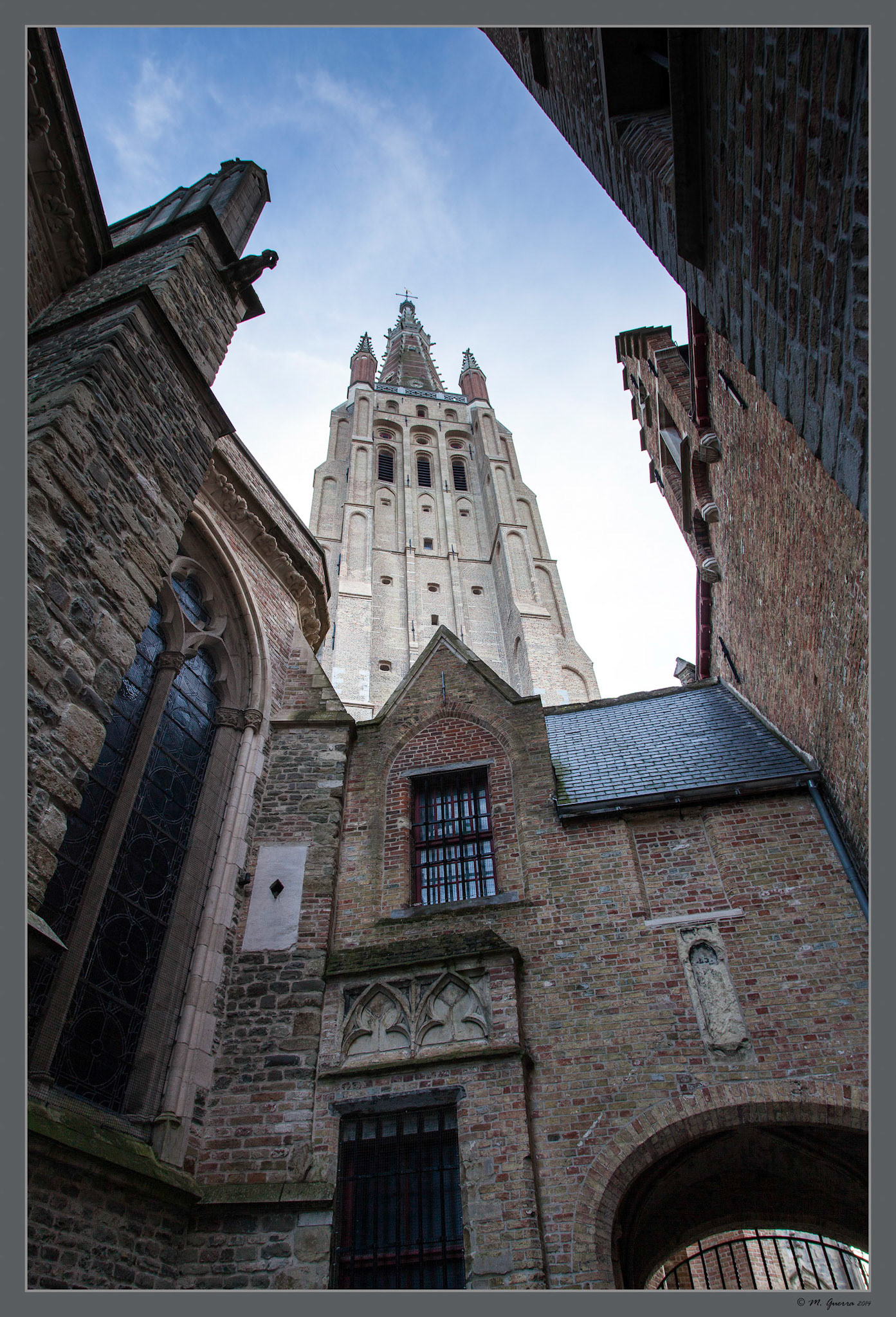La torre de la catedral de Brujas. Ampliar