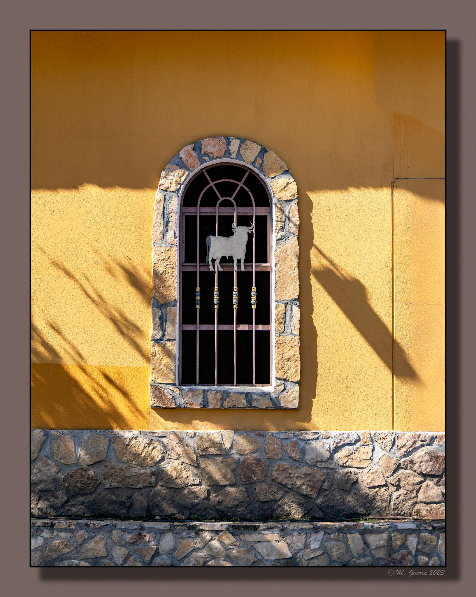 Ventana en la plaza de toros en San Agustín de Guadalix