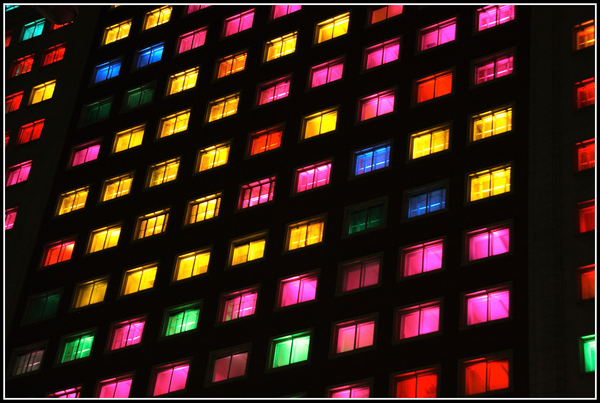 El edificio España en la Plaza de España en la Noche en Blanco de Madrid. Ampliar. 100ASA