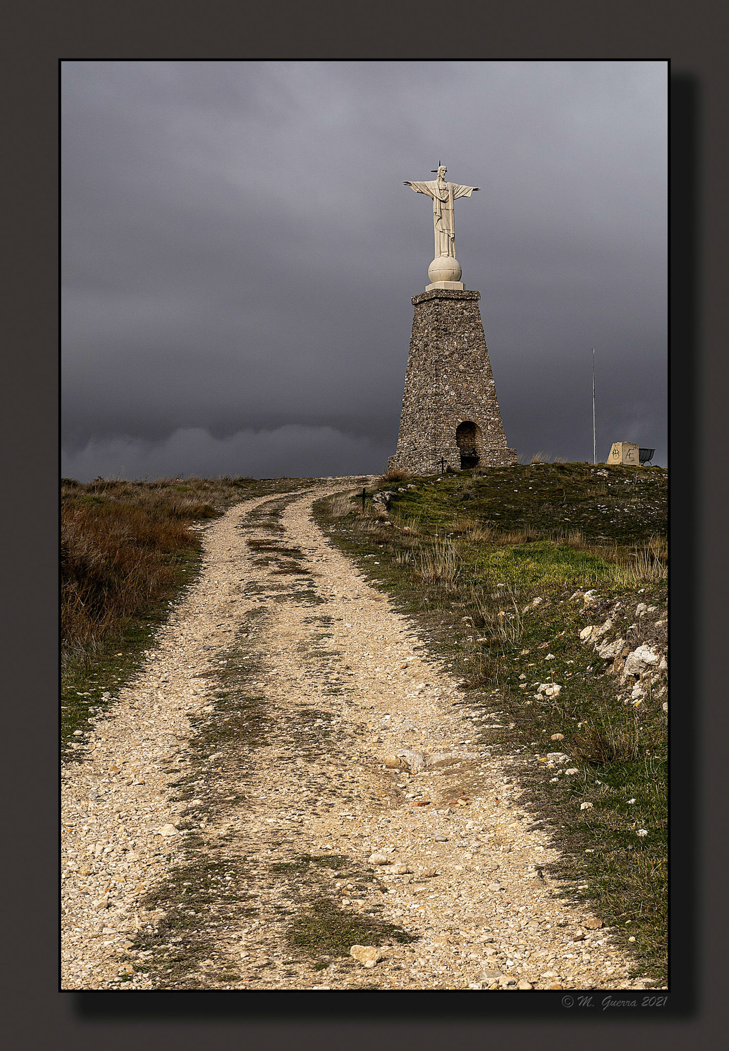 Un Cristo sobre un cerro en Huete