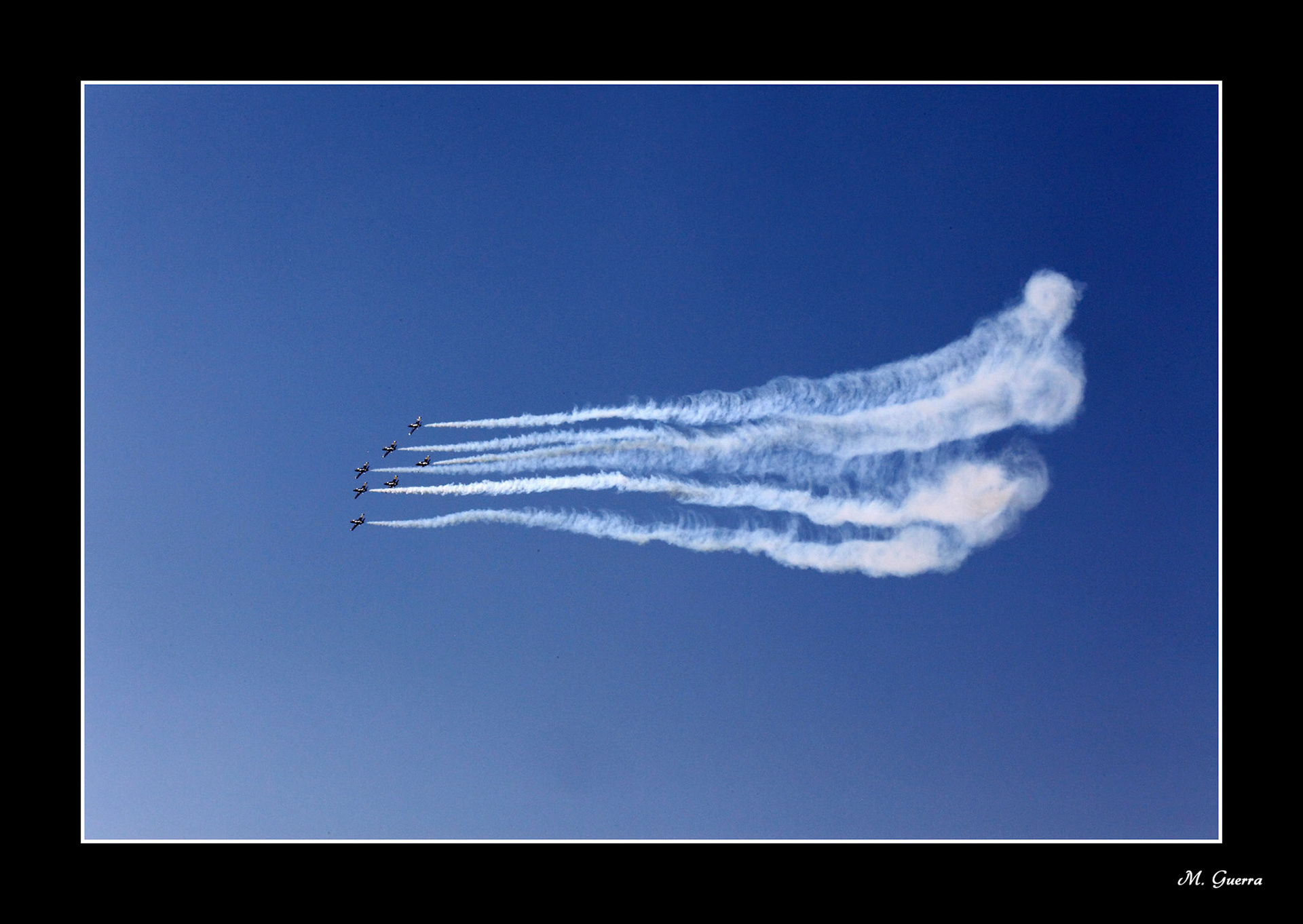 Patrulla acrobática Breitling en Budapest. Ampliar