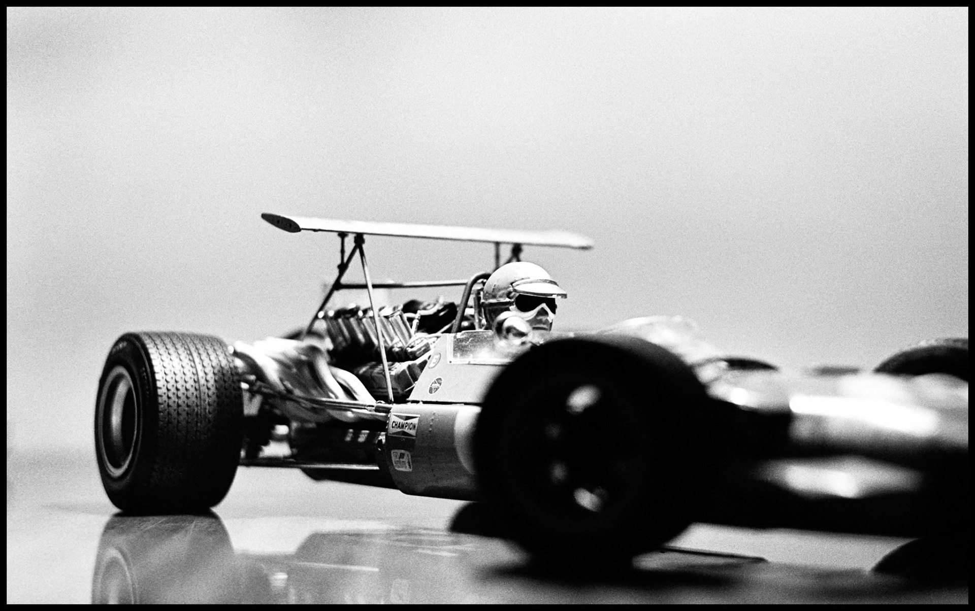 Maqueta de un coche de Fórmula 1 en la casa de Francisco Madariaga de Madrid. Ampliar. 100ASA