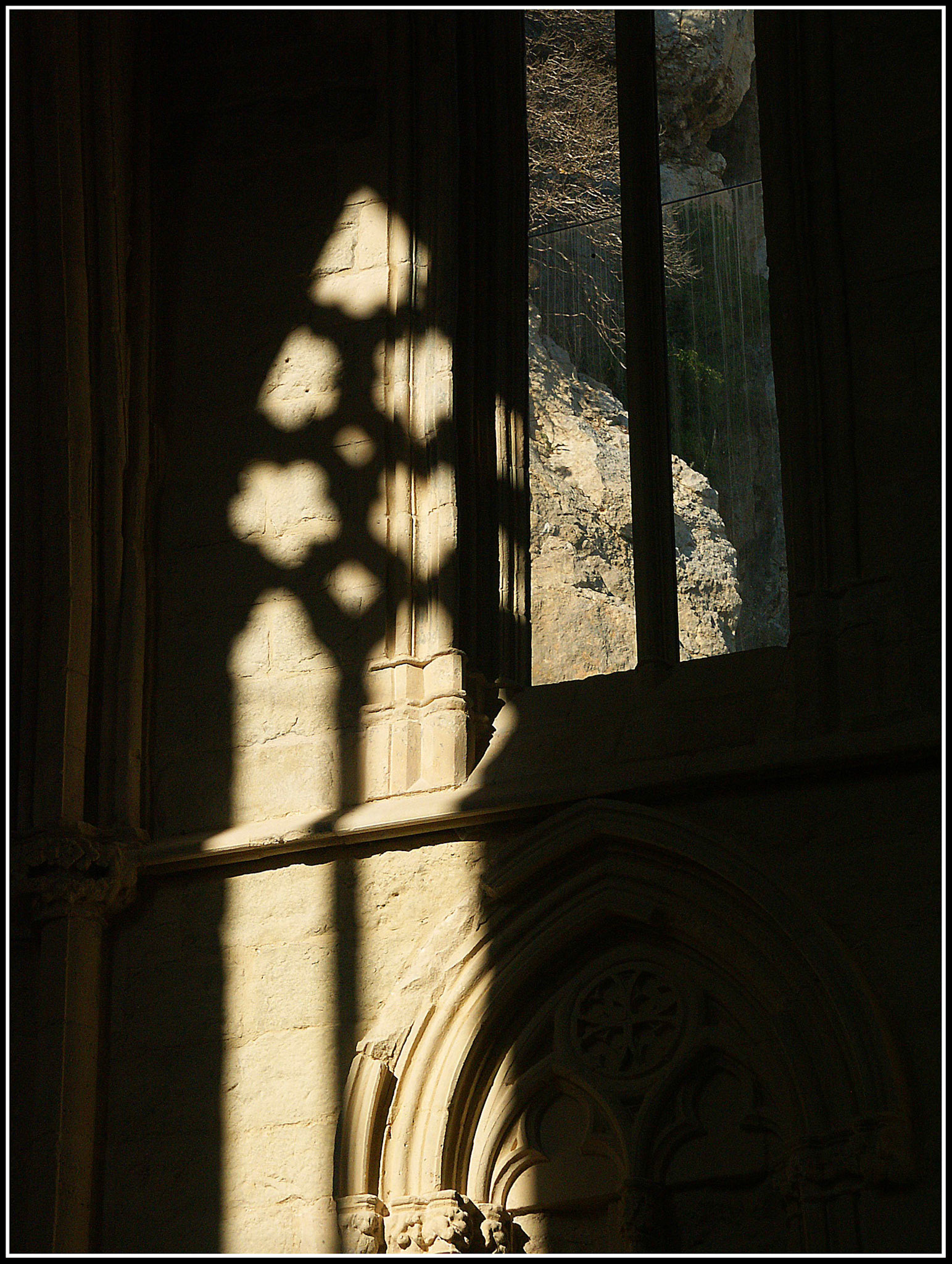 Ventanal de una iglesia de Morella. Ampliar