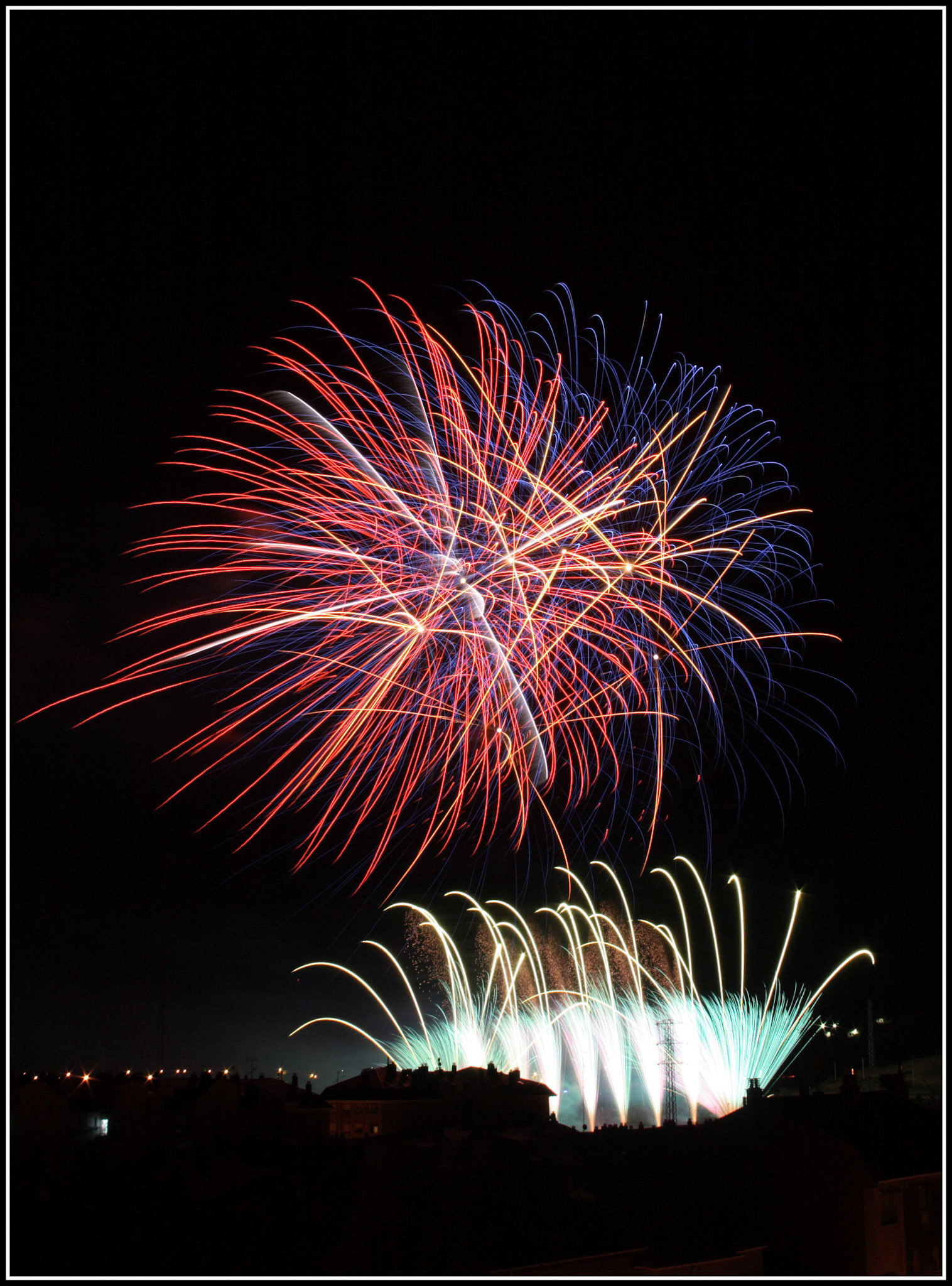 Fuegos artificiales en Ponferrada. Ampliar
