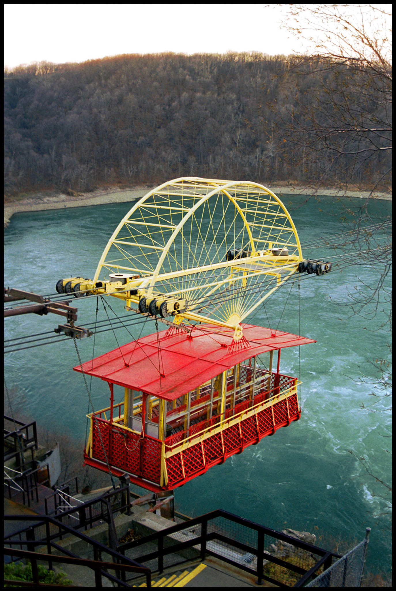 El transbordador de Torres Quevedo sobre el río Niágara en Canadá. Ampliar