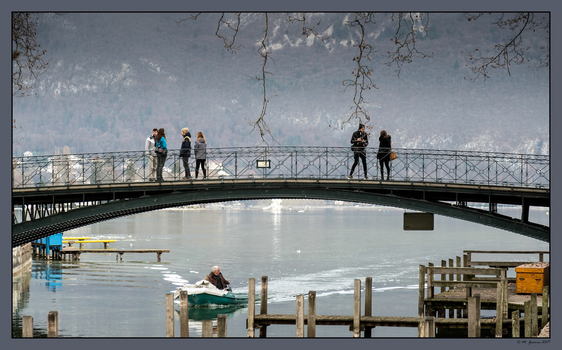 Puente en Annecy. Ampliar. 100ASA