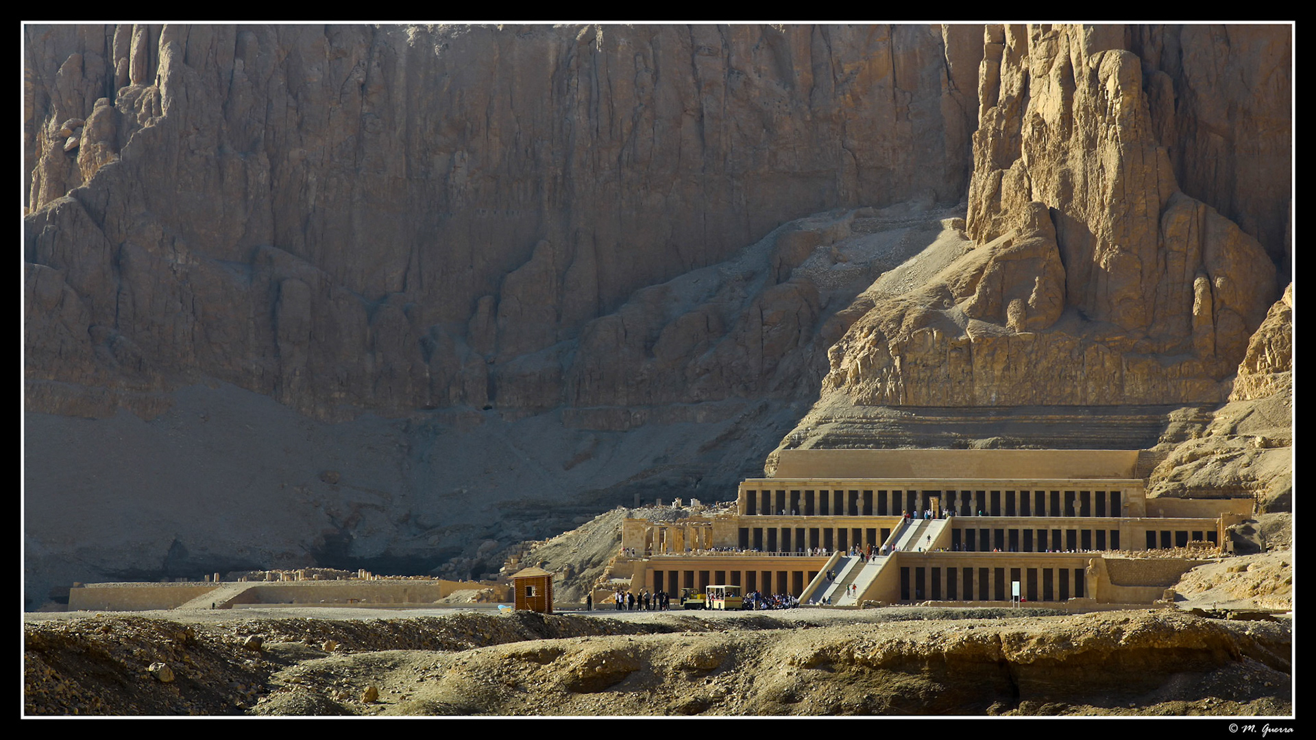 El templo de Hapsetsut. Ampliar. 100ASA