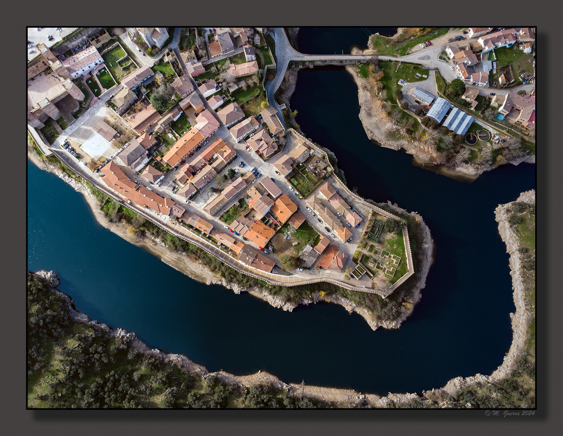 Meandro del río Lozoya en Buitrago desde el dron