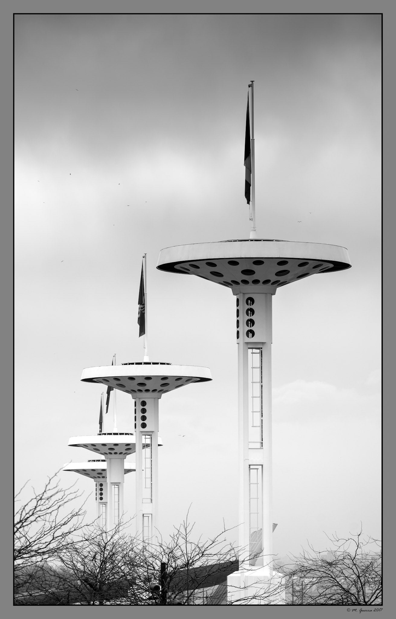 Torres de iluminación en Lyon. Ampliar. 100ASA