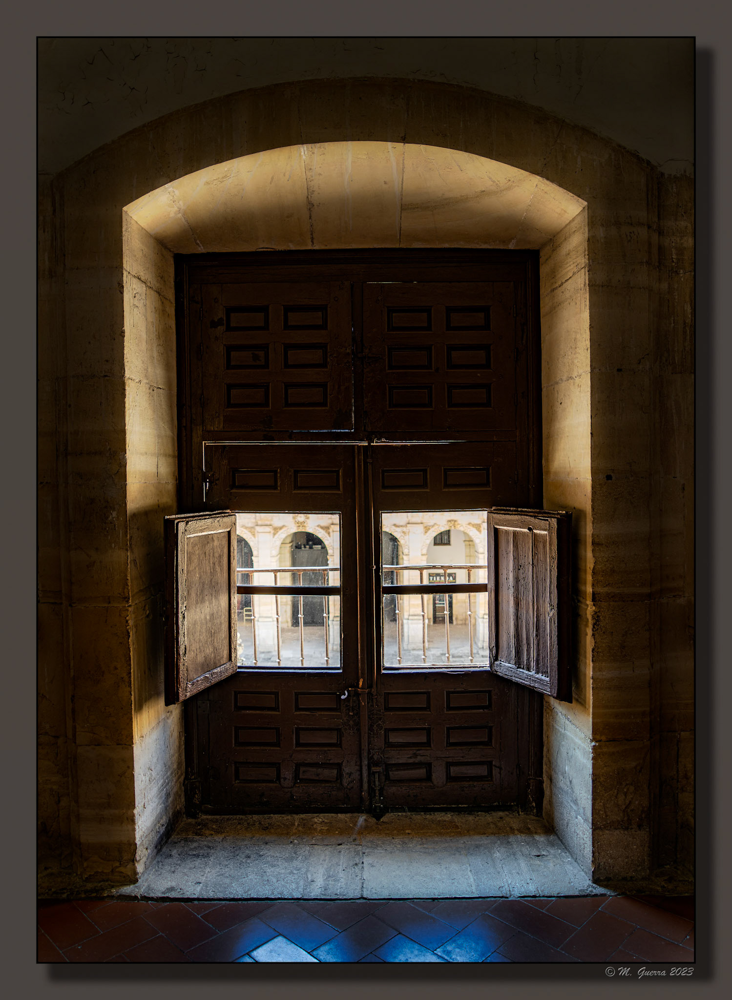 Ventana en un pasillo del monsterio de Uclés
