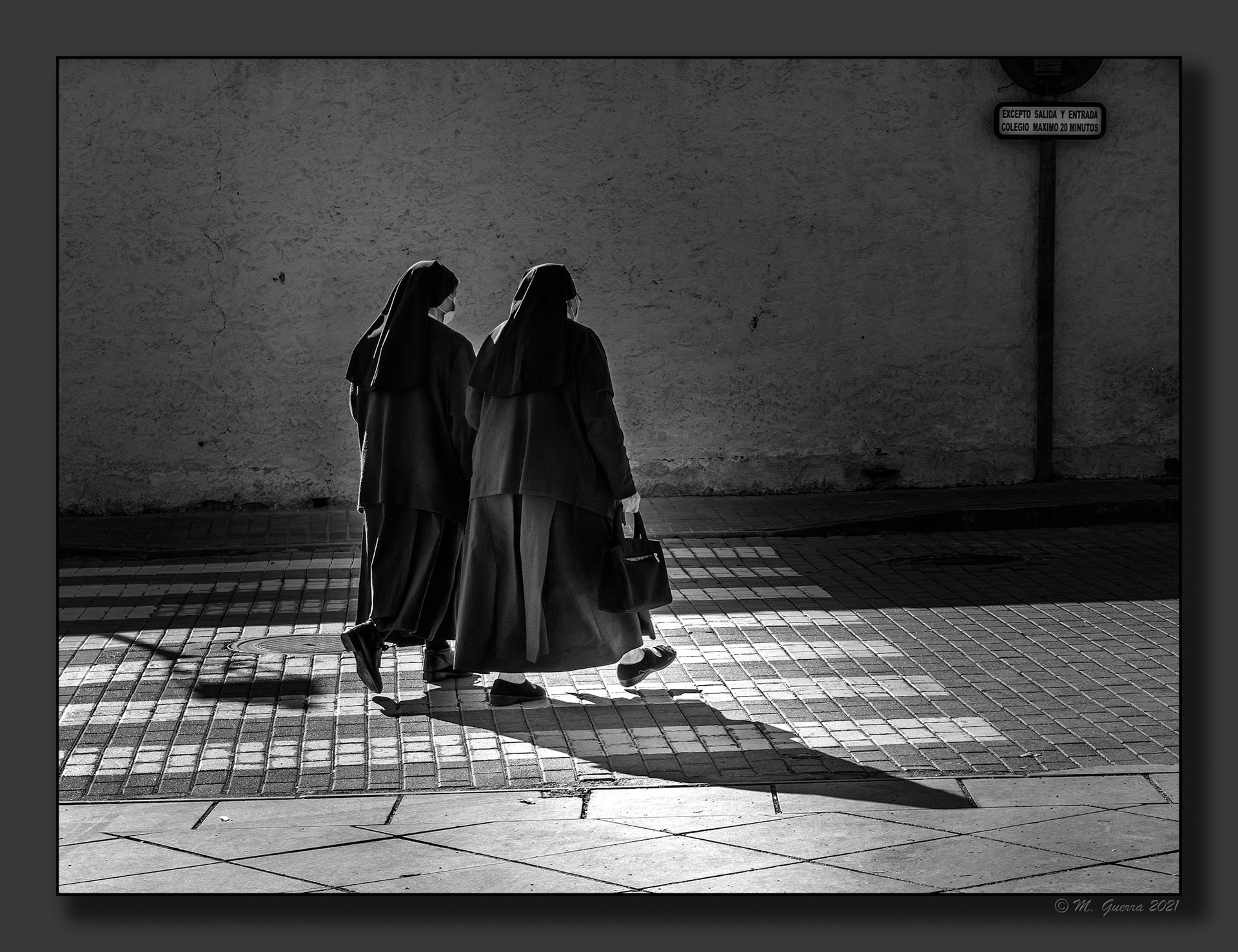 Dos monjas en Loeches. 100ASA