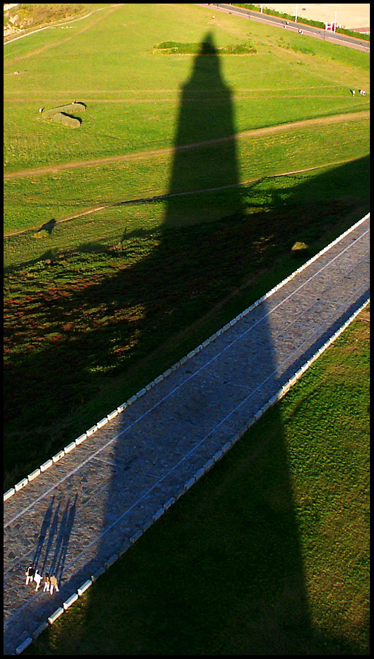 La sombra de la Torre de Hércules. Ampliar