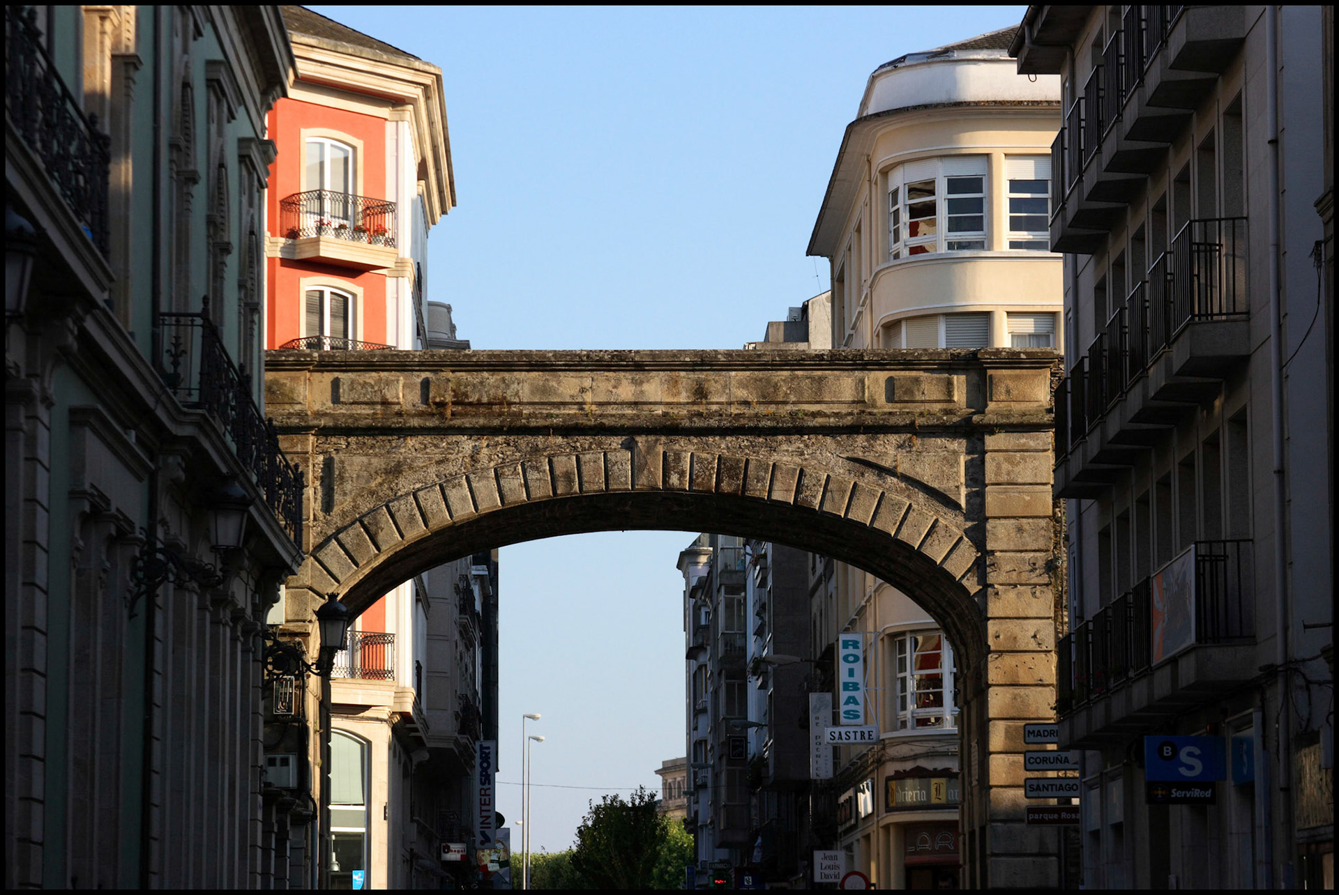 Puerta en la muralla de Lugo. Ampliar