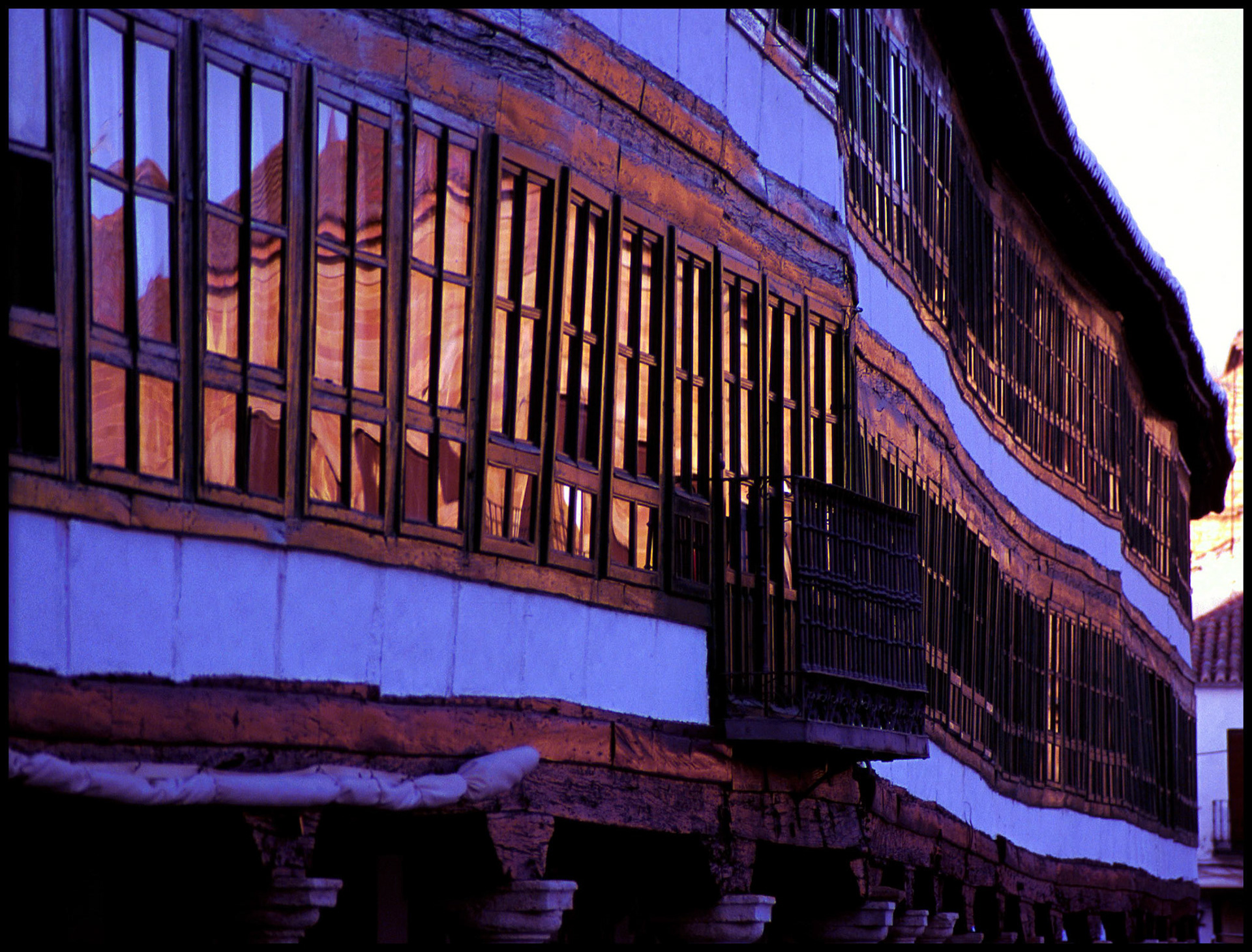 Balconada de la plaza de Almagro. Ampliar